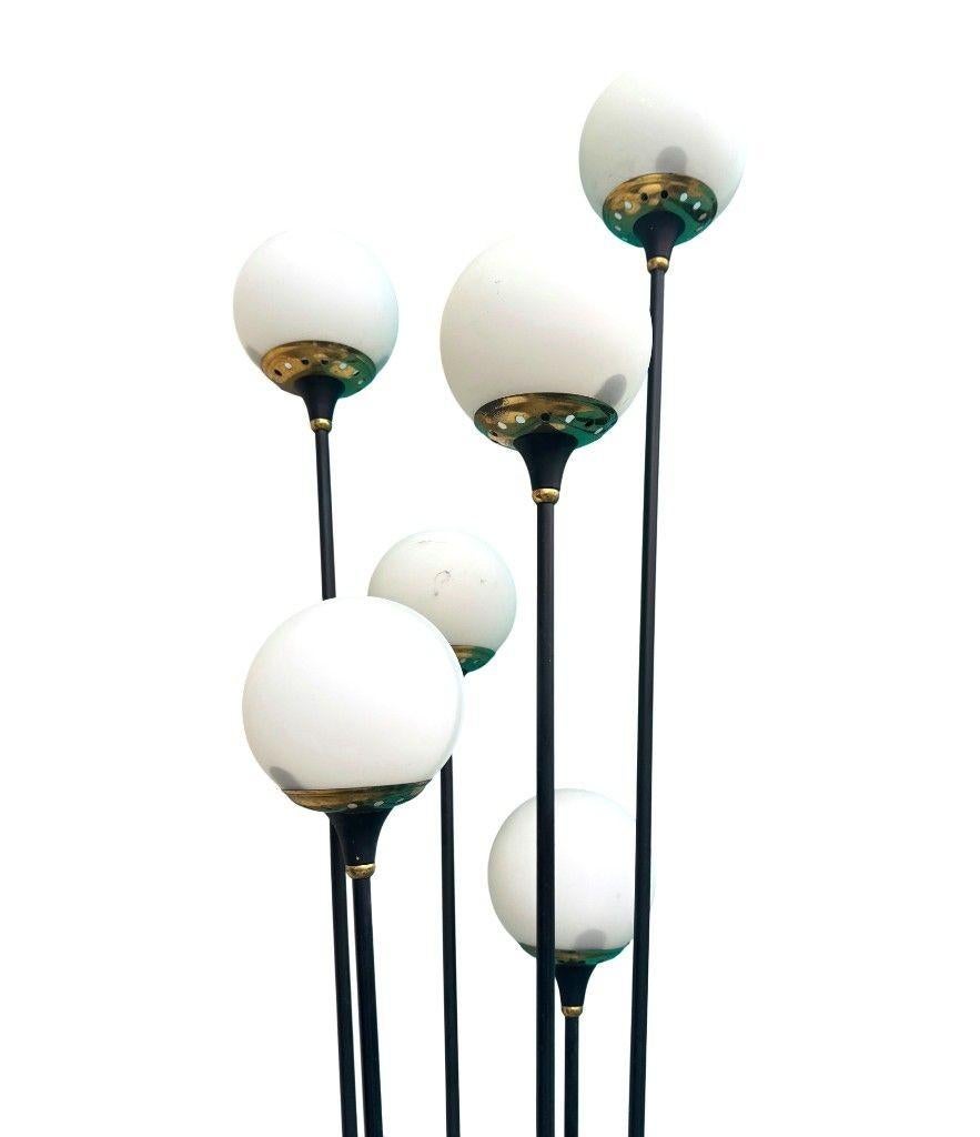 Original Stilnovo Stehlampe aus den 1950er Jahren, schwarzer Lack und Messing mit sechs Leuchten im Angebot 2