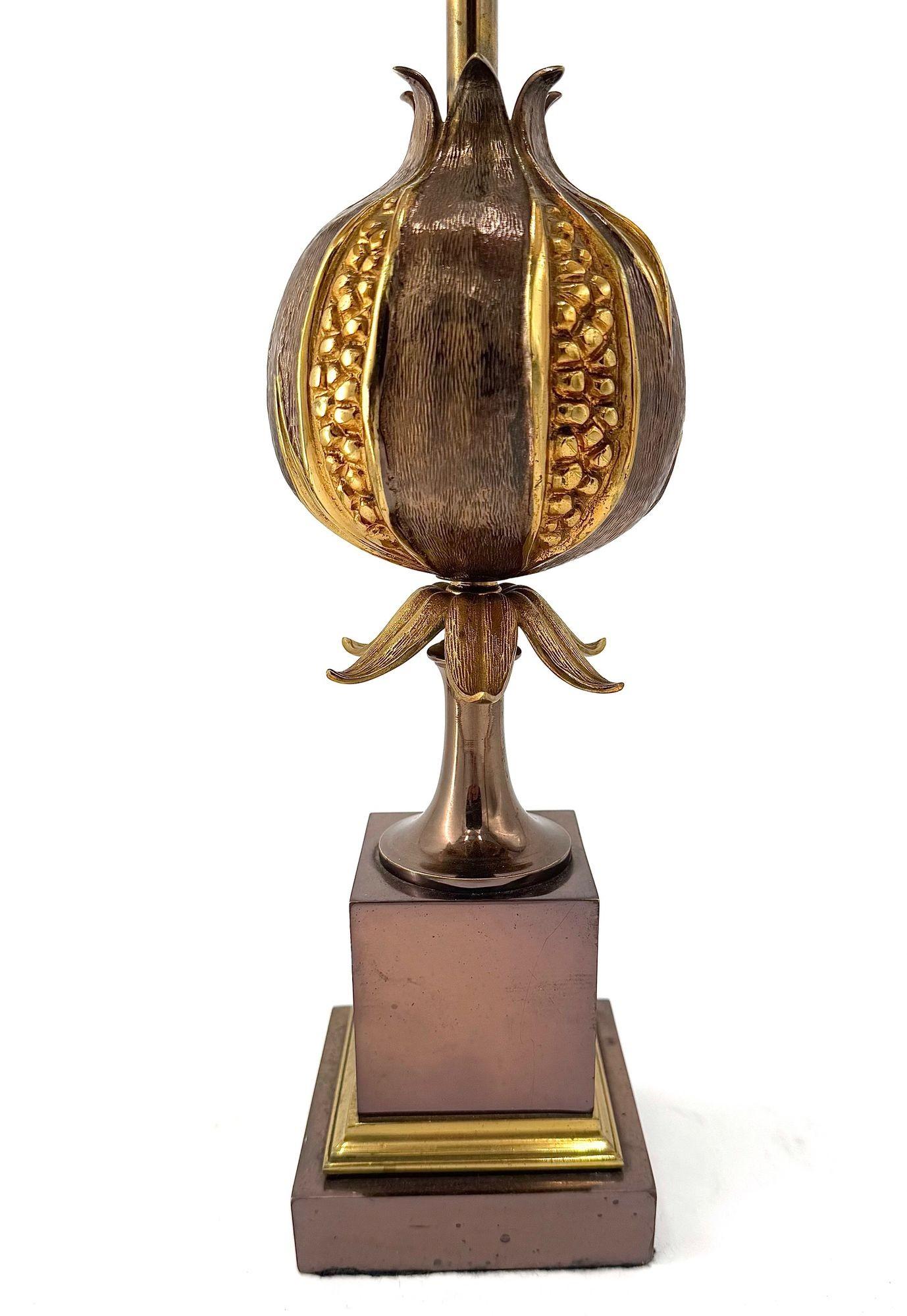 Lámpara de granada Maison Charles original de los años 60 con una rara pantalla de cobre macizo en venta 10
