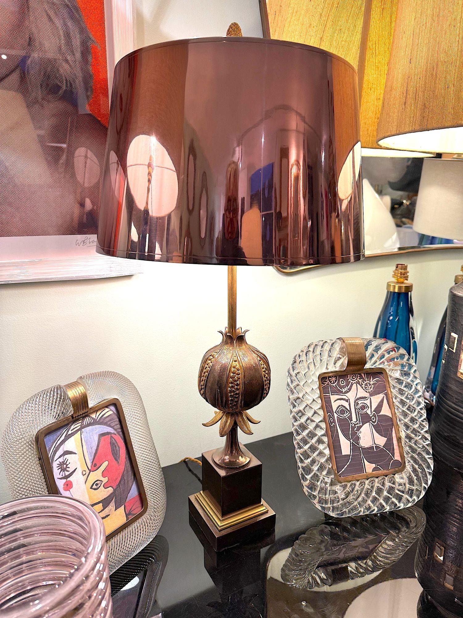 Lámpara de granada Maison Charles original de los años 60 con una rara pantalla de cobre macizo Francés en venta
