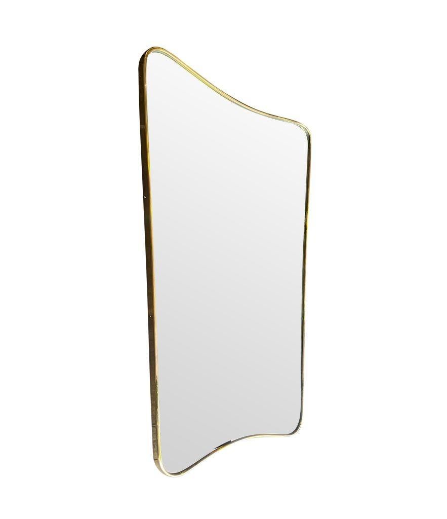 An orignal Italian 1950s brass shield mirror attributed to Gio Ponti In Good Condition For Sale In London, GB