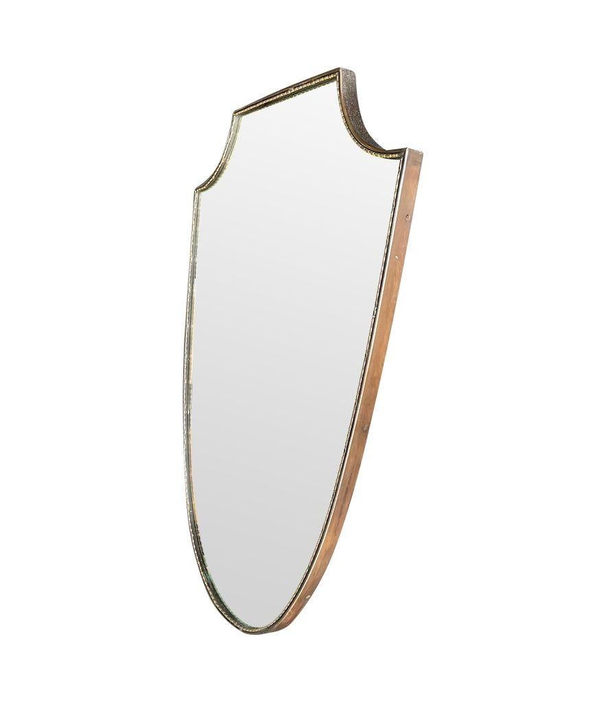 Miroir en laiton italien original des années 1960 avec cadre intérieur perlé en vente 6