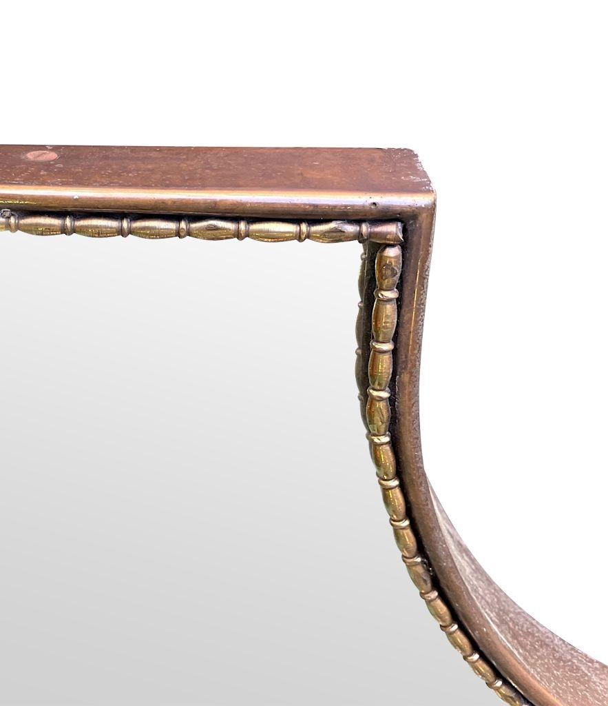 Laiton Miroir en laiton italien original des années 1960 avec cadre intérieur perlé en vente