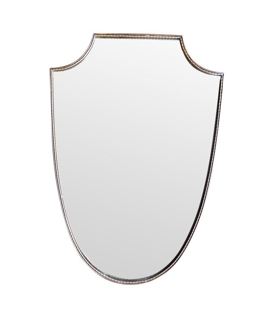 Miroir en laiton italien original des années 1960 avec cadre intérieur perlé en vente 3