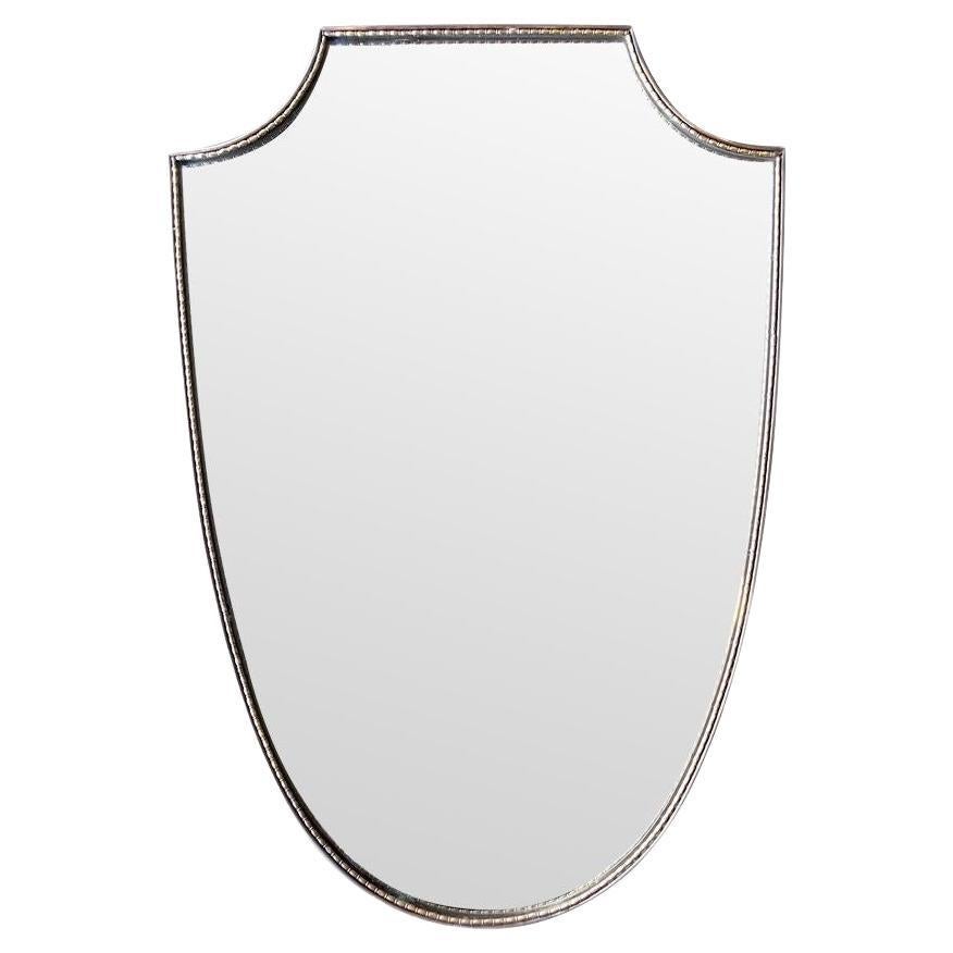 Miroir en laiton italien original des années 1960 avec cadre intérieur perlé en vente