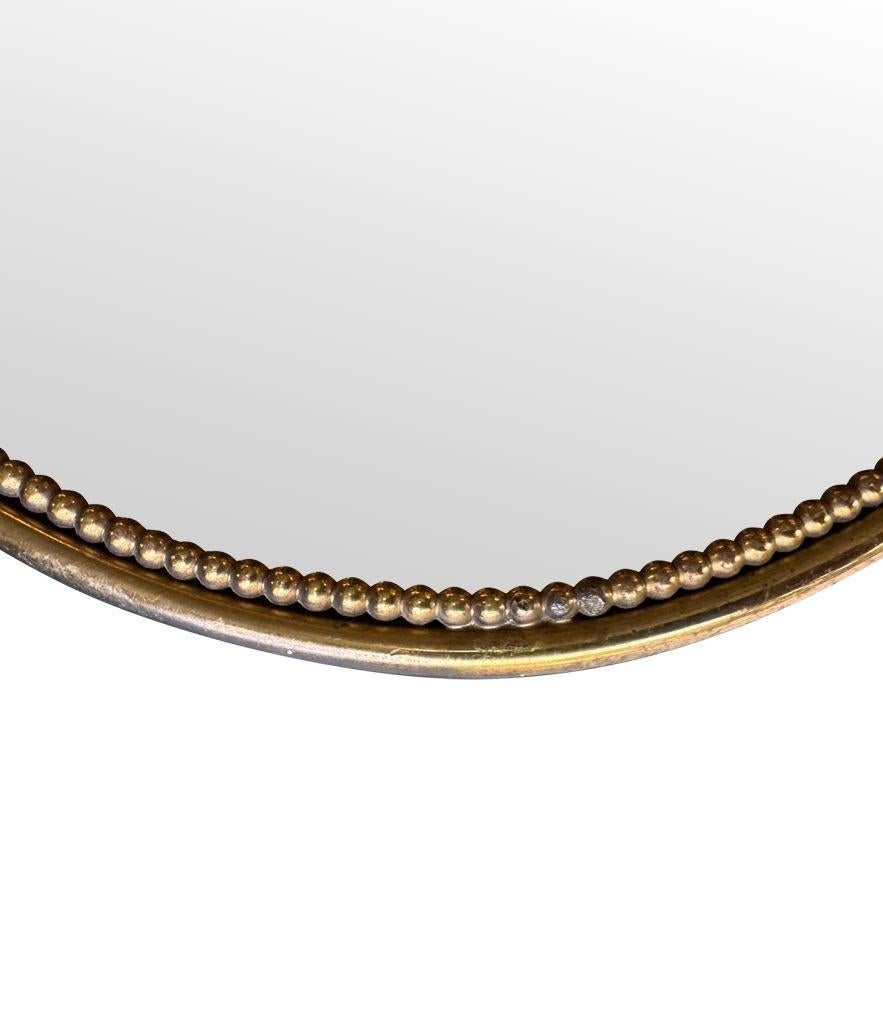 Un original espejo italiano de los años 50 con marco de latón, con detalles de cuentas mediados del siglo XX en venta