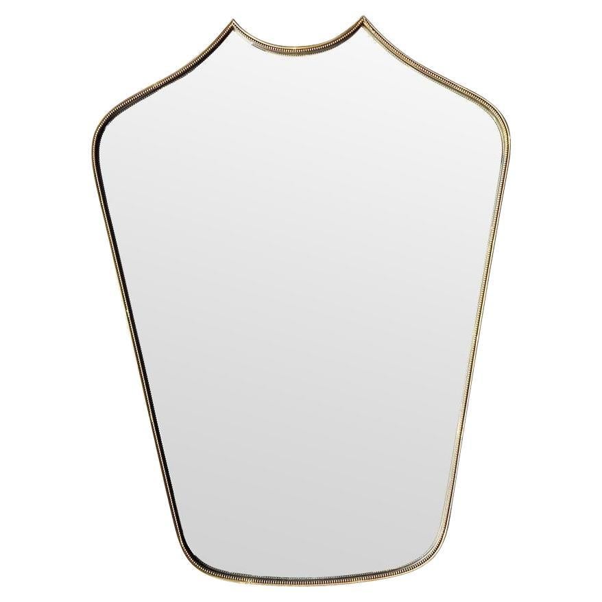 Un original espejo italiano de los años 50 con marco de latón, con detalles de cuentas en venta