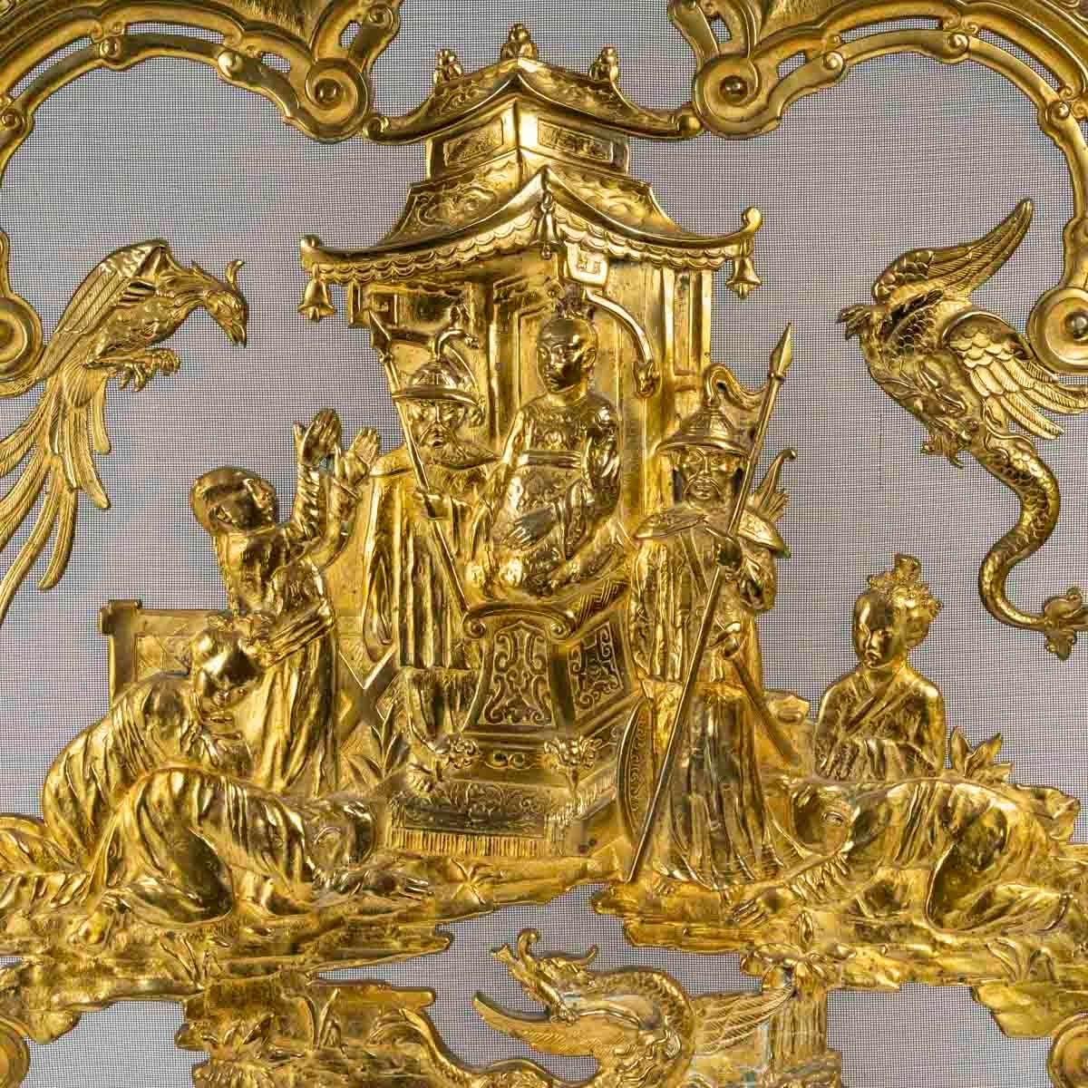 Francese Parafuoco in ormolu con decorazione giapponese, XIX secolo, periodo Napoleone III.