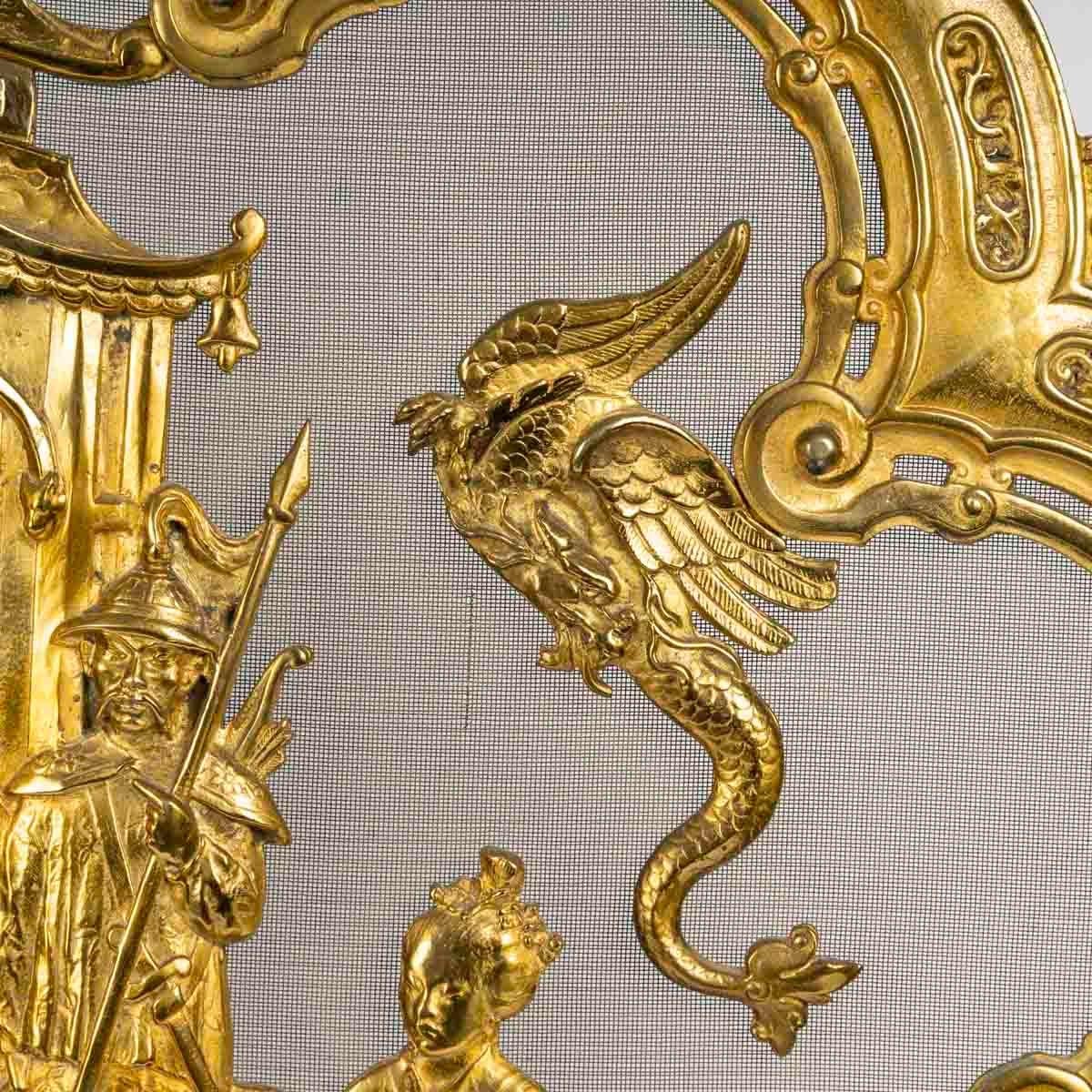 Dorato Parafuoco in ormolu con decorazione giapponese, XIX secolo, periodo Napoleone III.