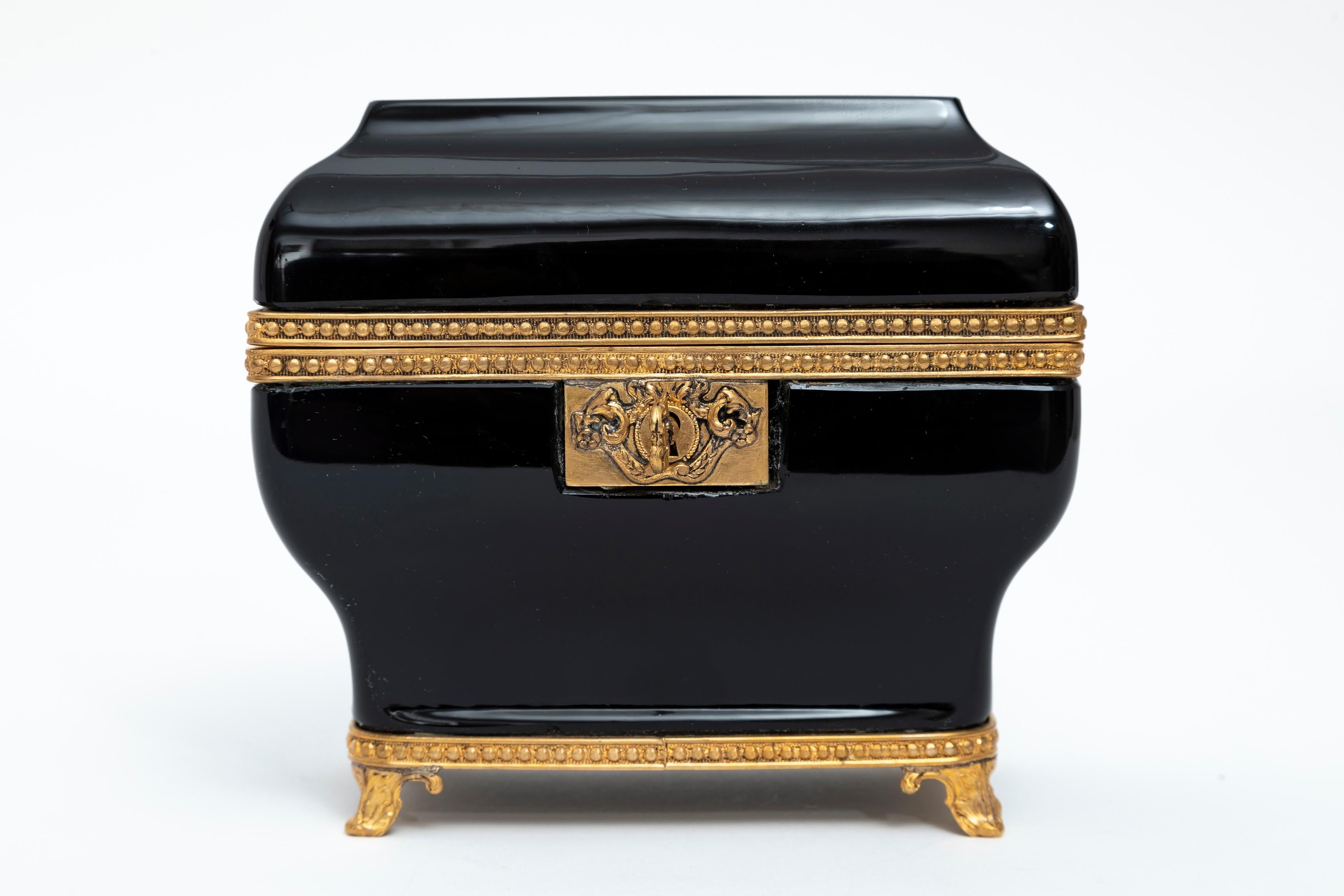 Atribuido a Baccarat Joyero montado en cristal amatista negro y bronce dorado 4