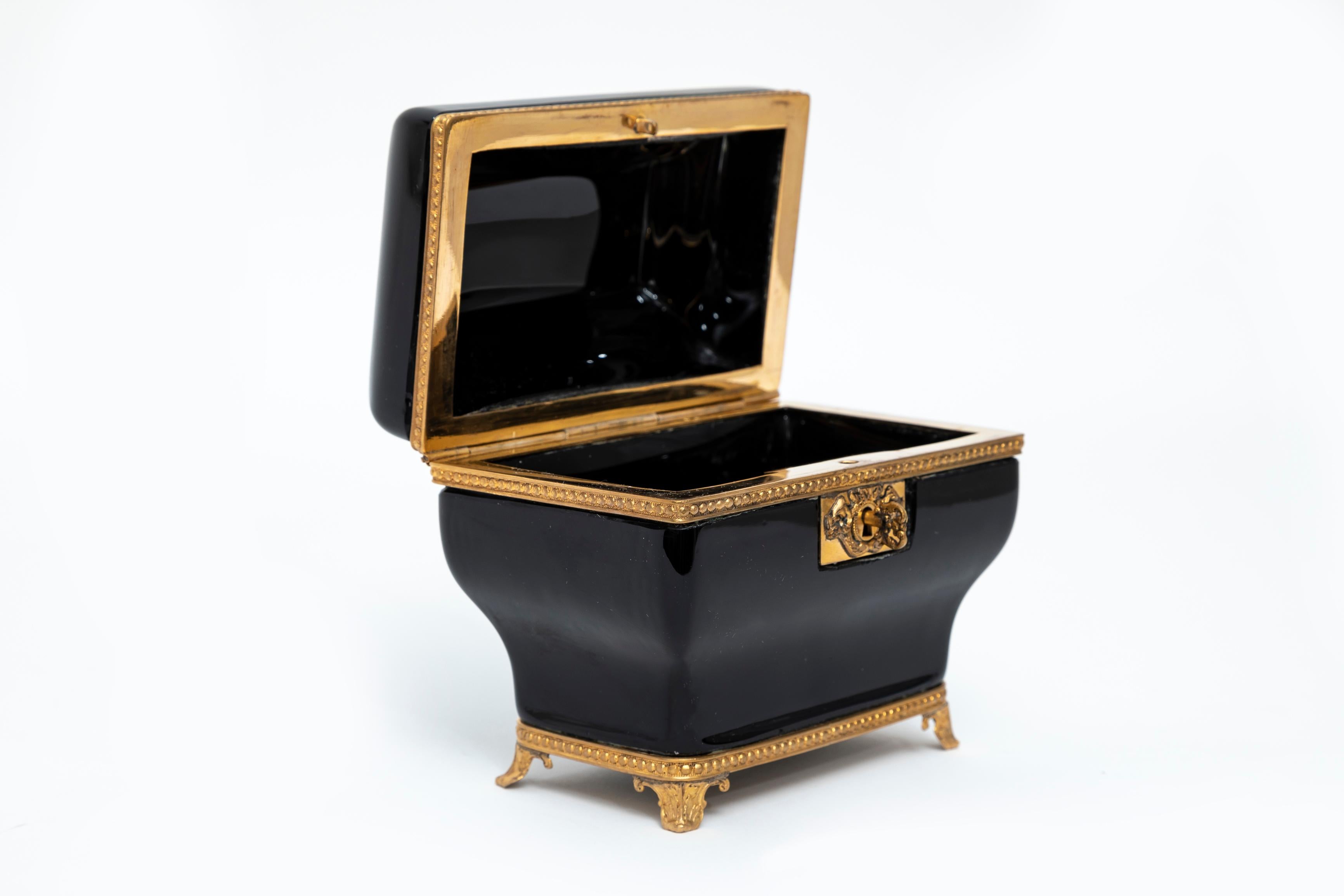 Atribuido a Baccarat Joyero montado en cristal amatista negro y bronce dorado en Bueno Estado en New York, NY