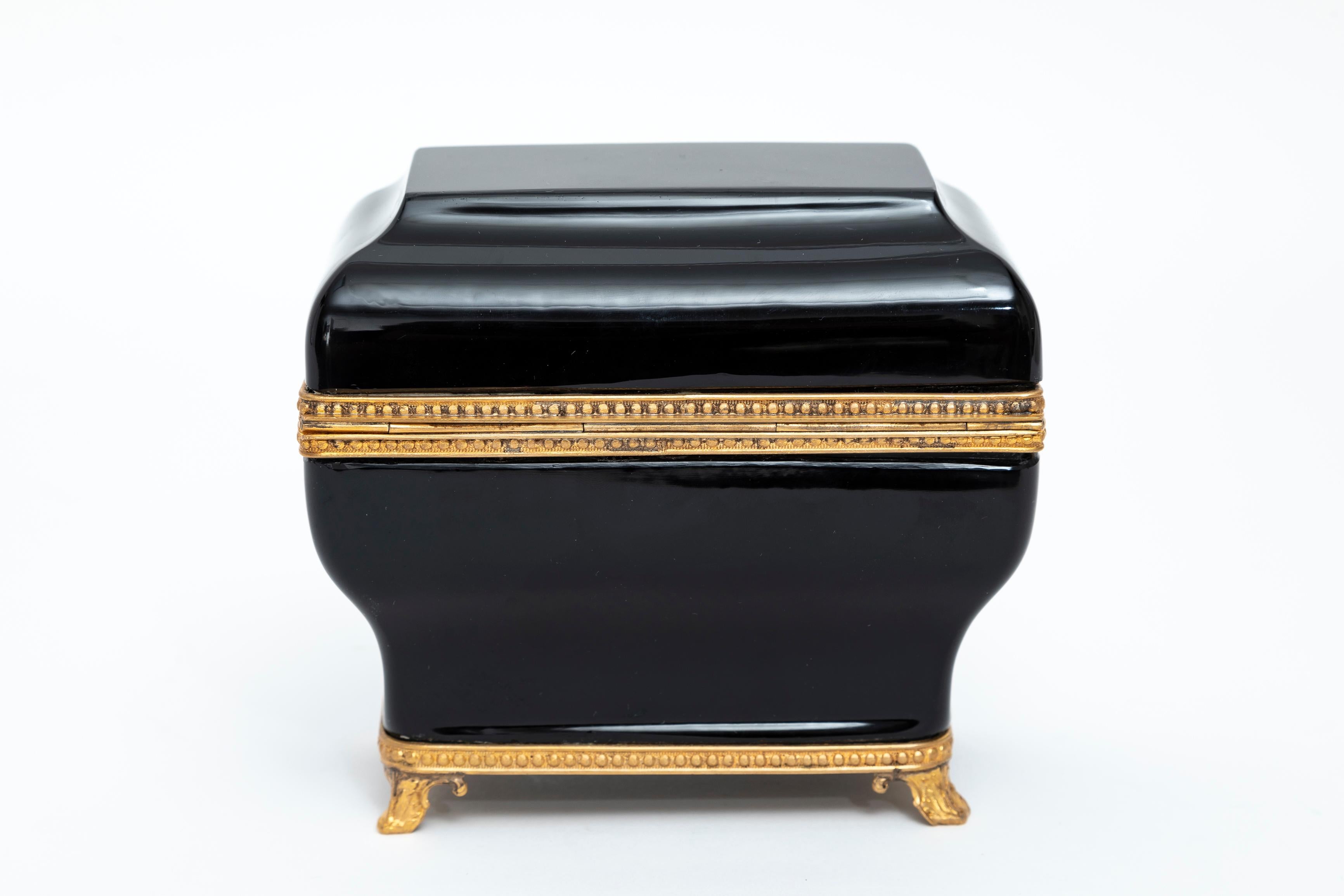 Atribuido a Baccarat Joyero montado en cristal amatista negro y bronce dorado 1