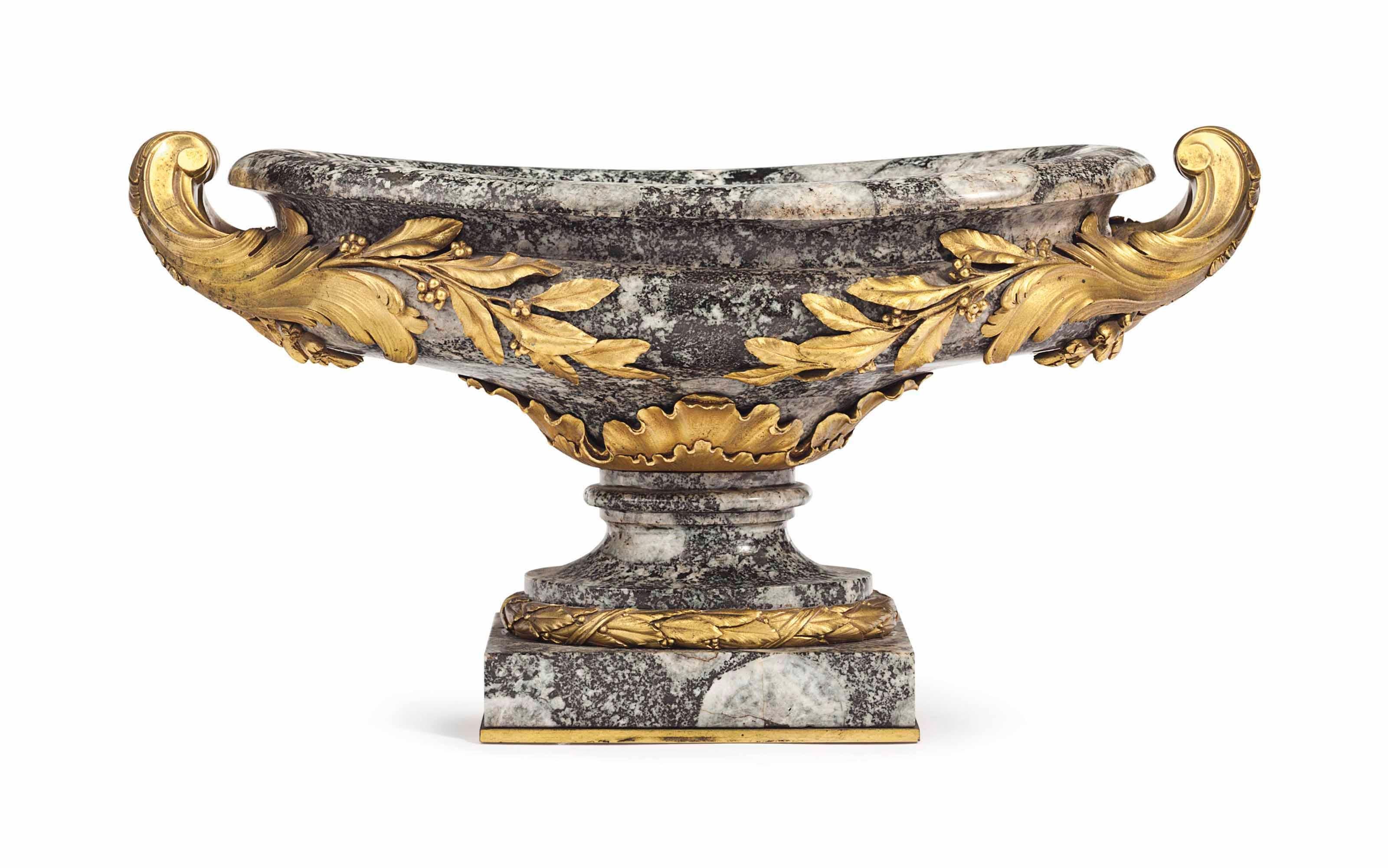 AN ORMOLU-MOUNTED CORSITE NAPOLEONITE CENTERPIECE END 19./EARLY 20. Jahrhundert im Zustand „Gut“ im Angebot in SAINT-JEAN-CAP-FERRAT, FR