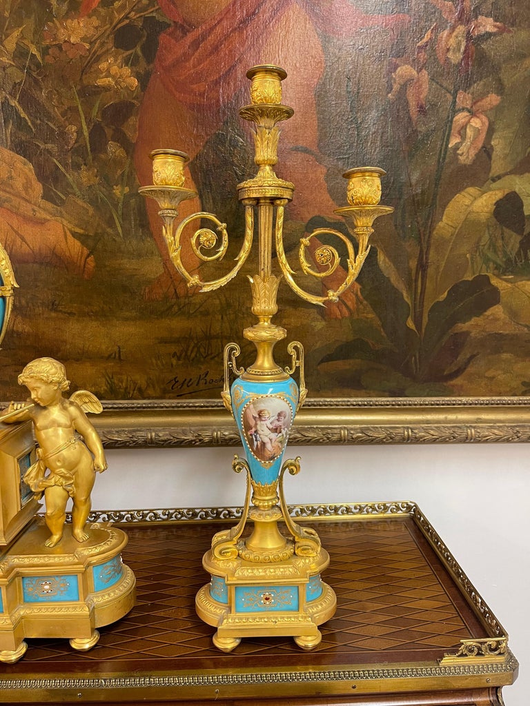 An Ormolu-Mounted Sevres Style Porcelain 'JEWELED' Turquoise-Ground Clock Set In Good Condition For Sale In Pasadena, CA