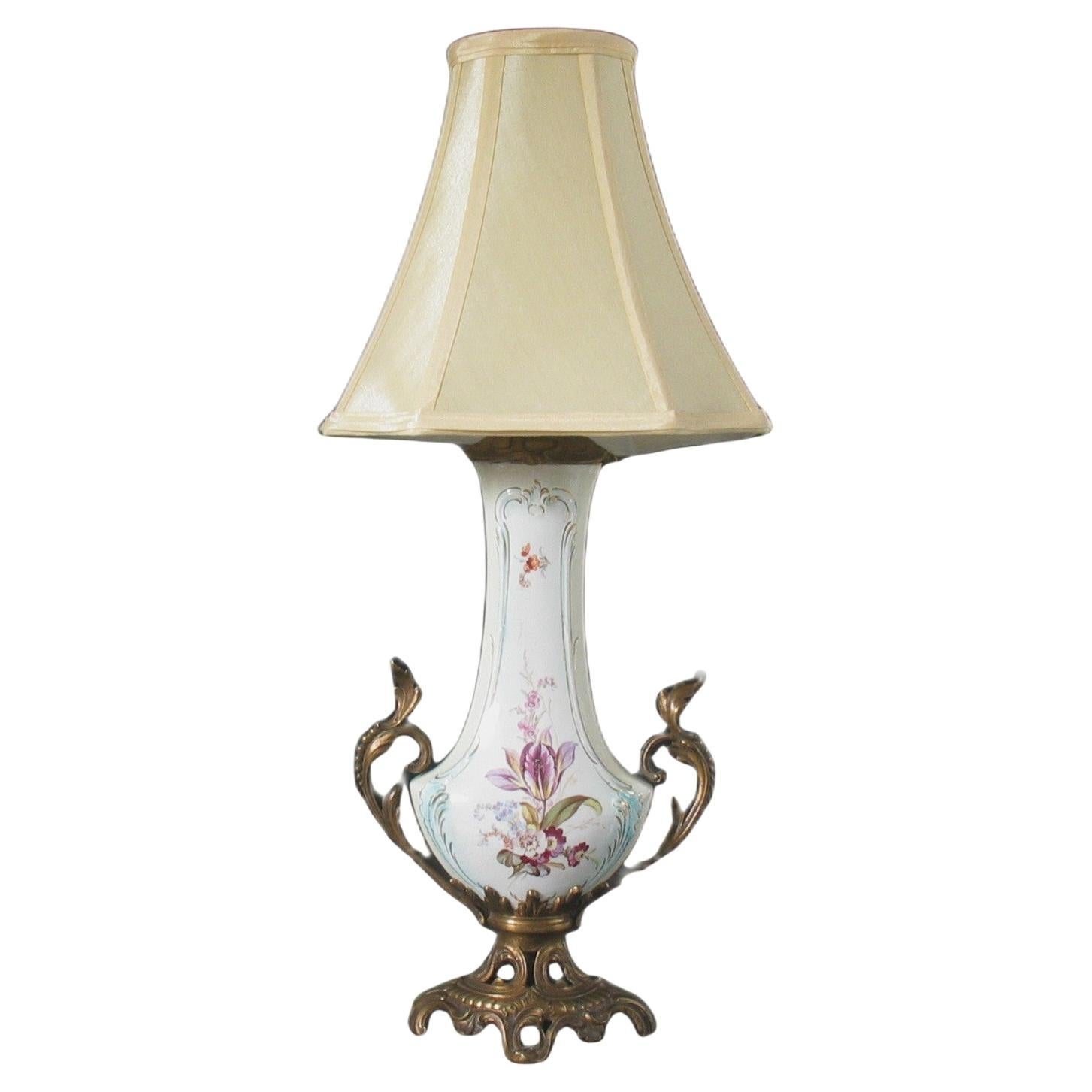 Eine Baluster-Vasenlampe mit Ormulu-Montage im Angebot