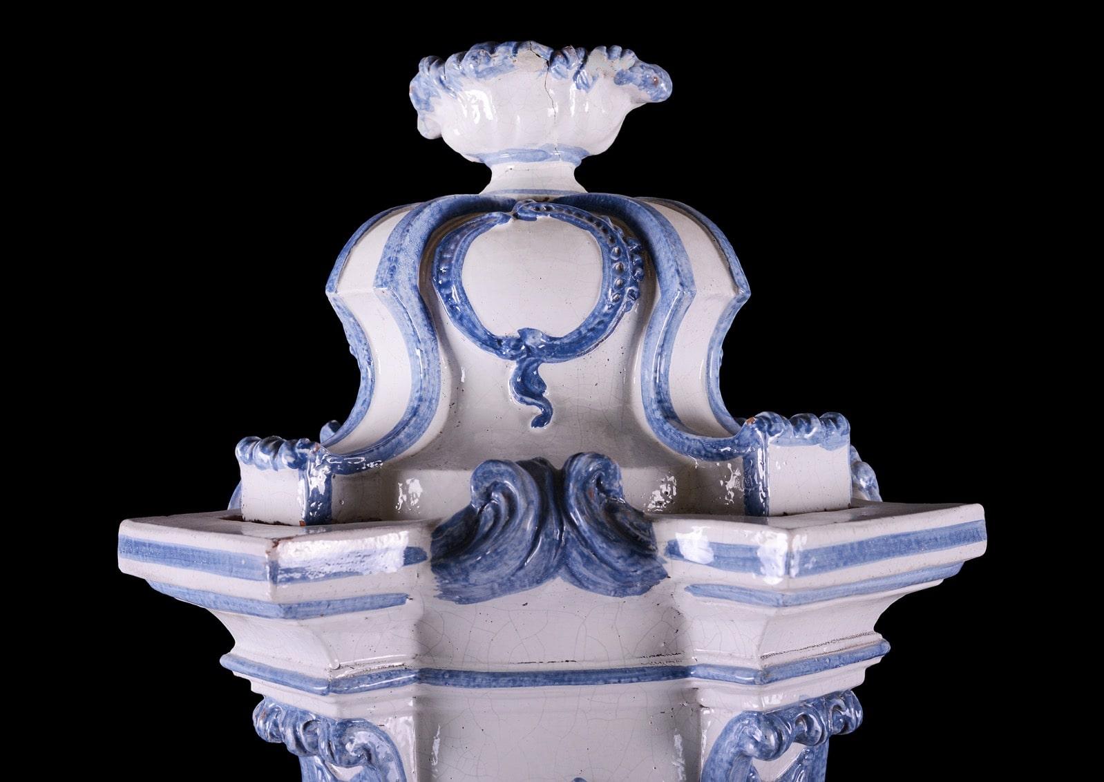 Verzierter Kachelofen-Hocker aus Keramik (19. Jahrhundert) im Angebot