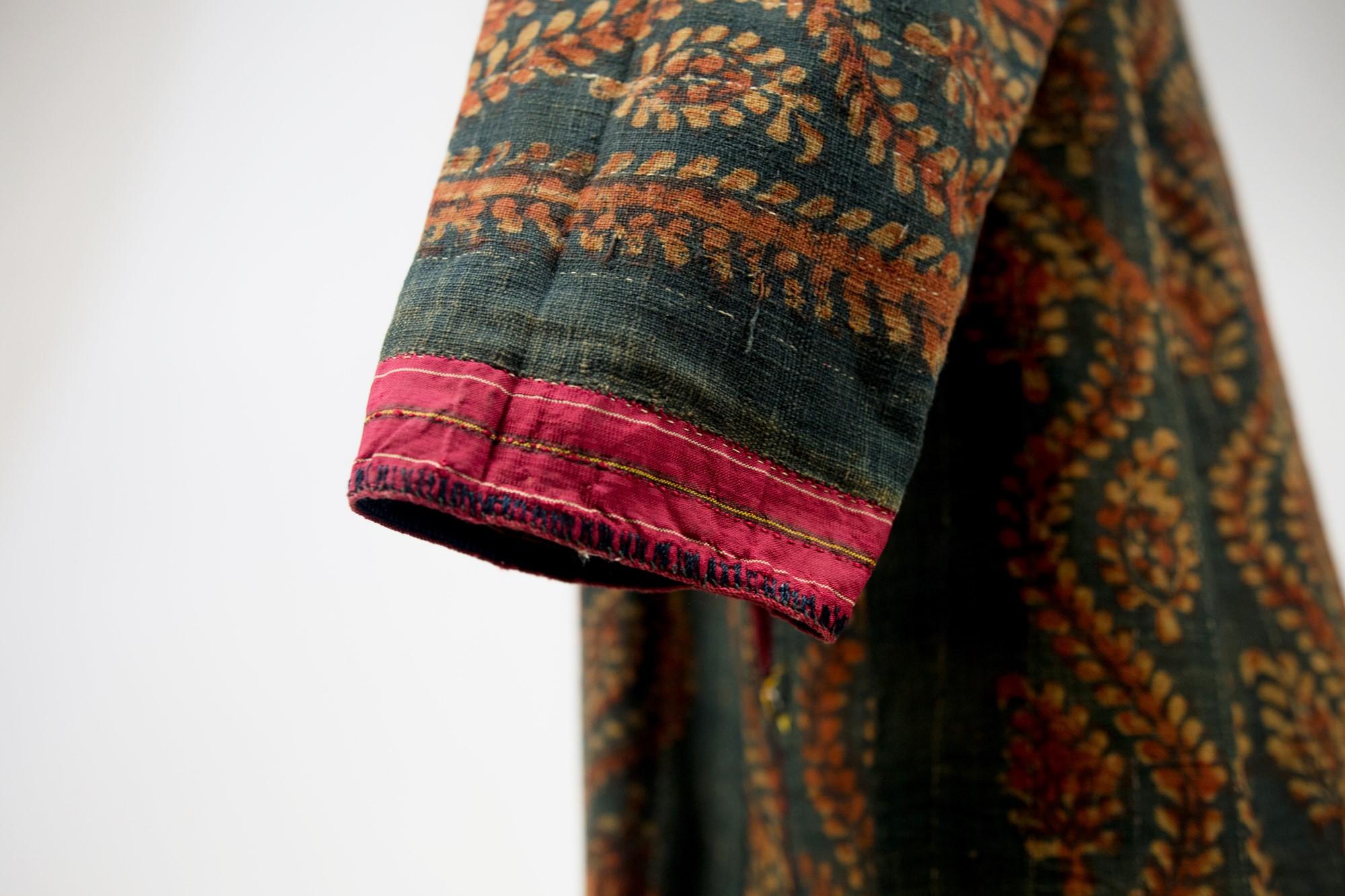 An Ottoman Block Printed Cotton and Silk Coat Circa 1920 For Sale 8