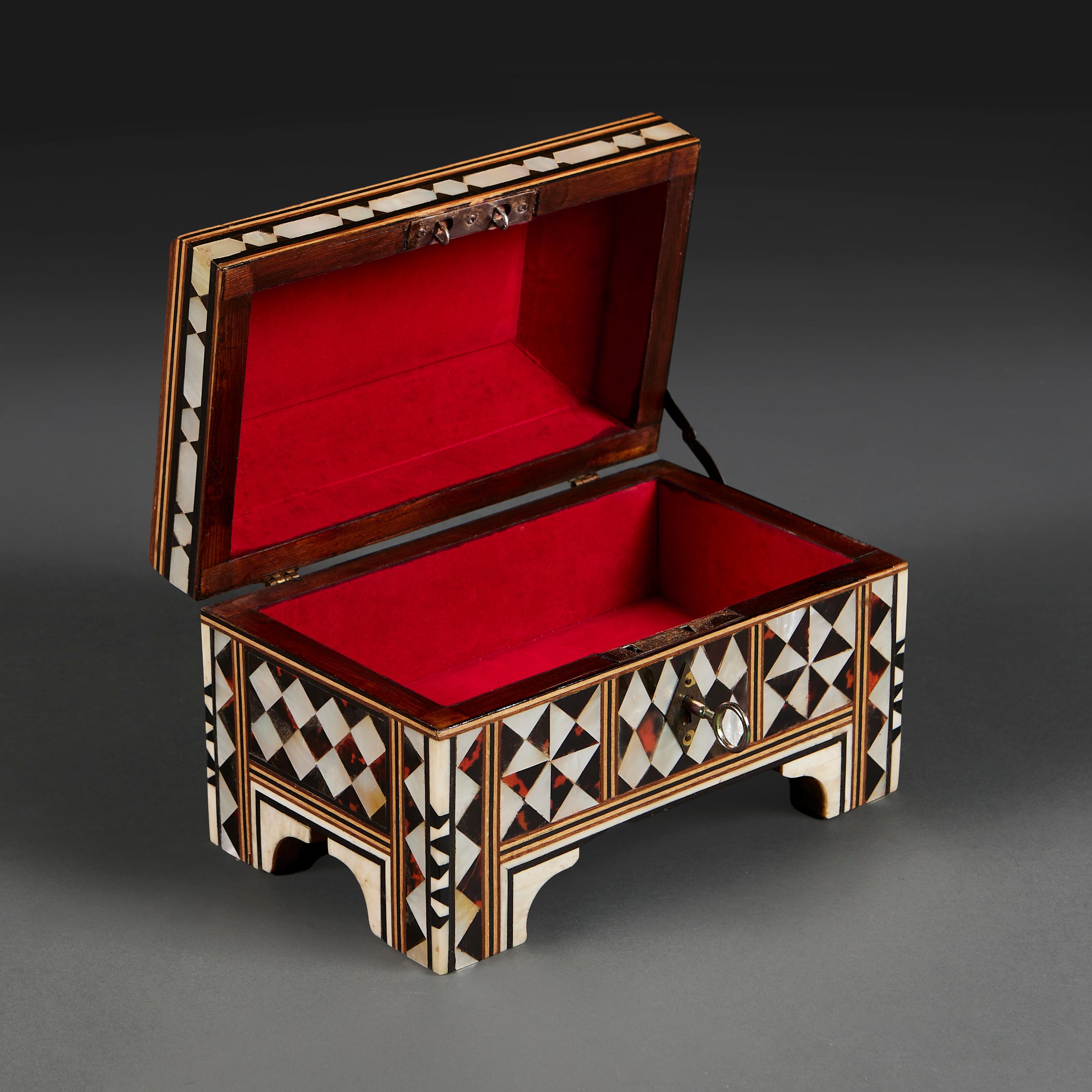 An Ottoman mother of pearl and tortoiseshell casket In Good Condition For Sale In London, GB