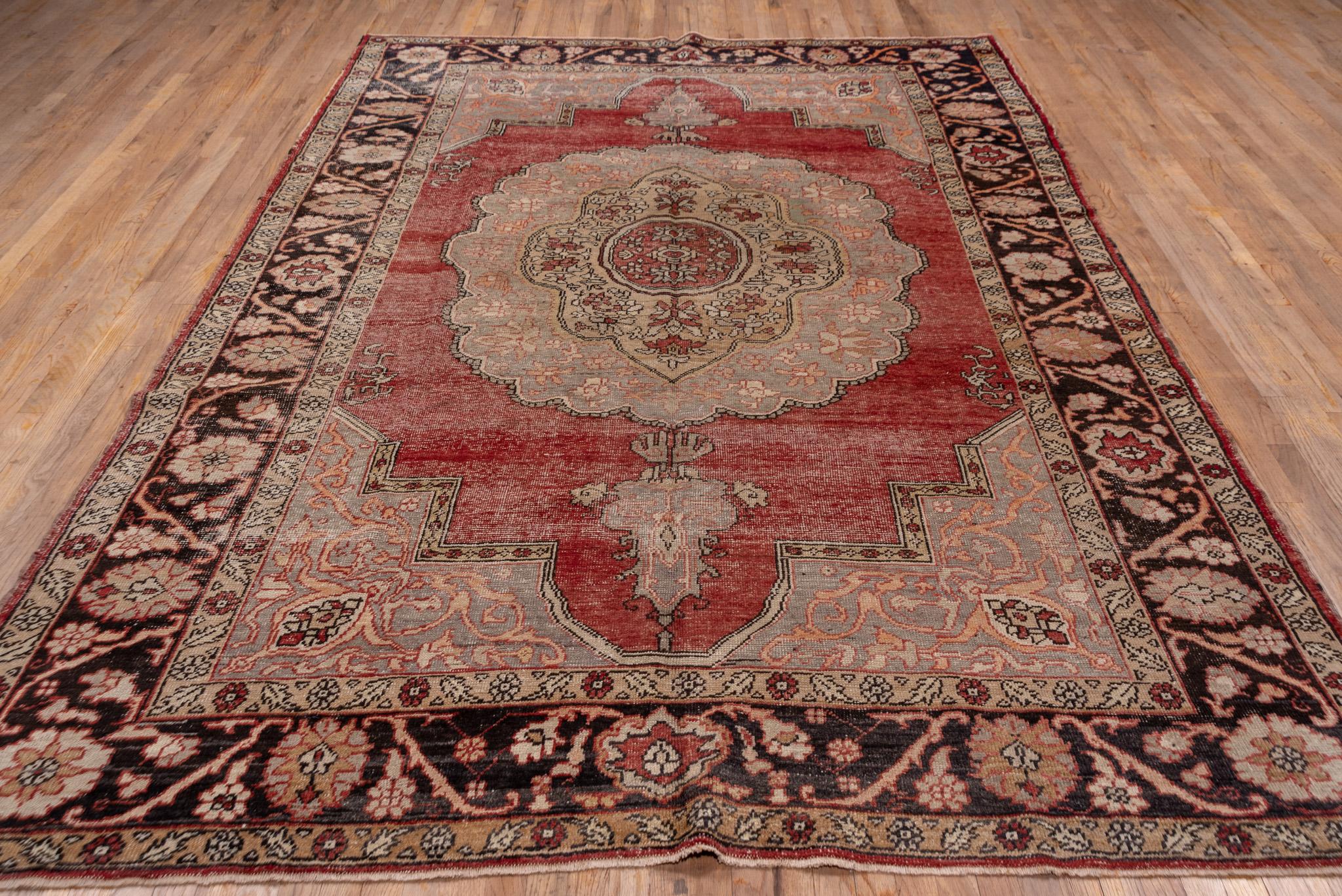 An Oushak Rug circa 1930. Hand knotted, made of 100% wool yarn.
