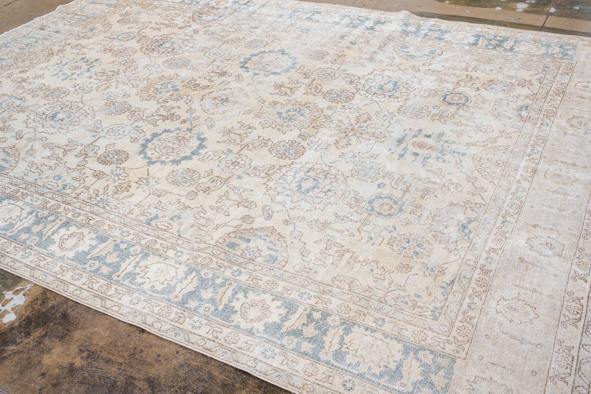 An Oushak Rug circa 1930. Hand Knotted, made of 100% wool yarn. 