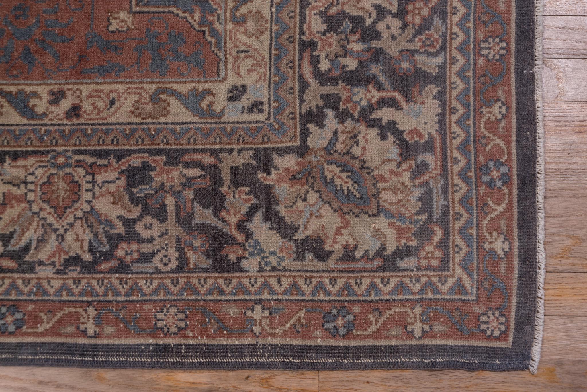 An Oushak Rug circa 1940. In Good Condition For Sale In Philadelphia, PA