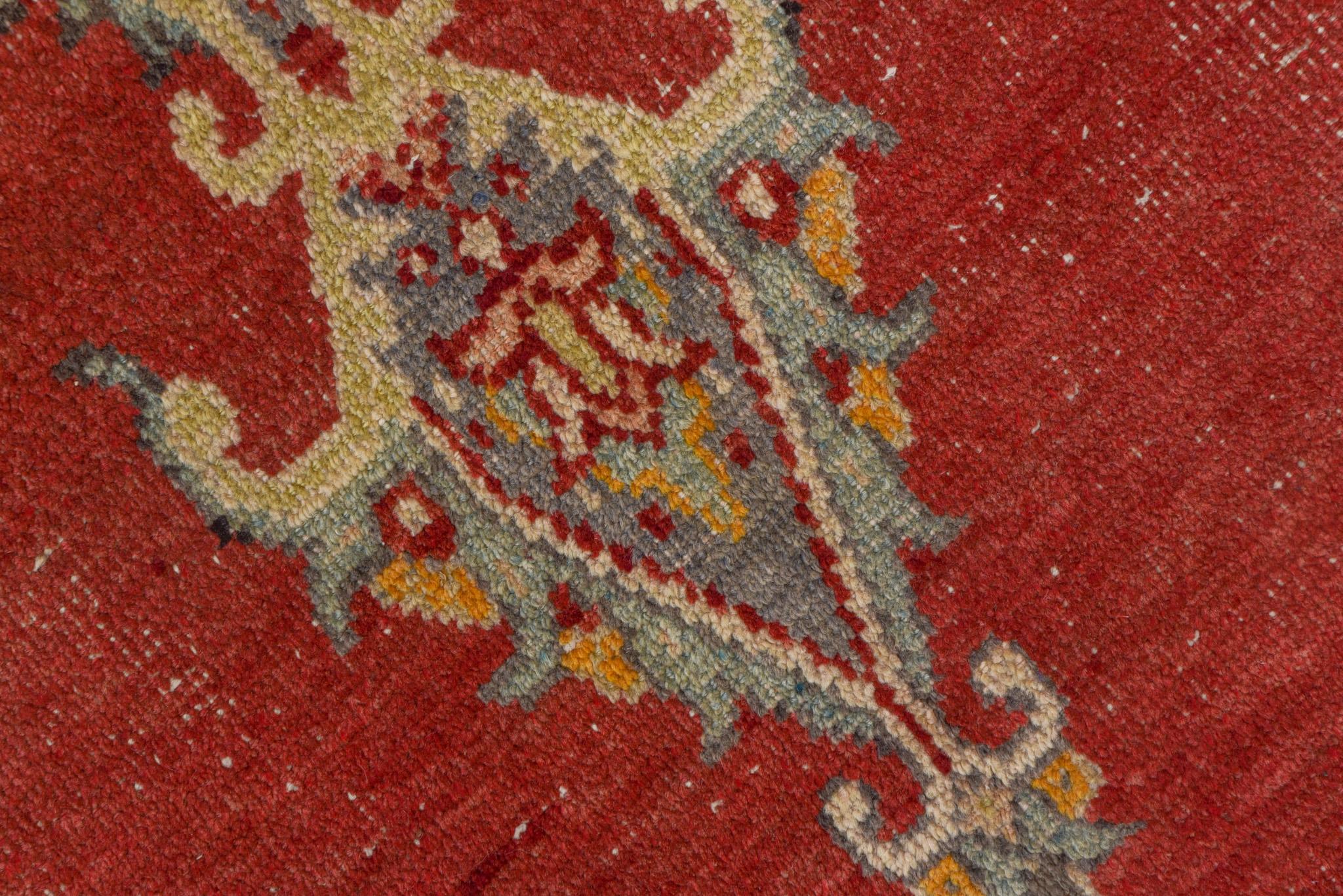 An Oushak Rug circa 1940 In Good Condition For Sale In Philadelphia, PA