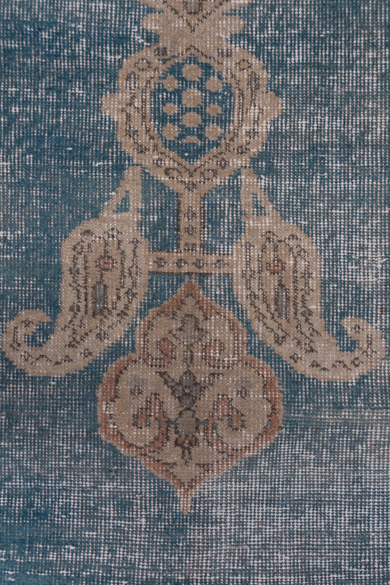 Ein Oushak-Teppich um 1940. im Angebot 2