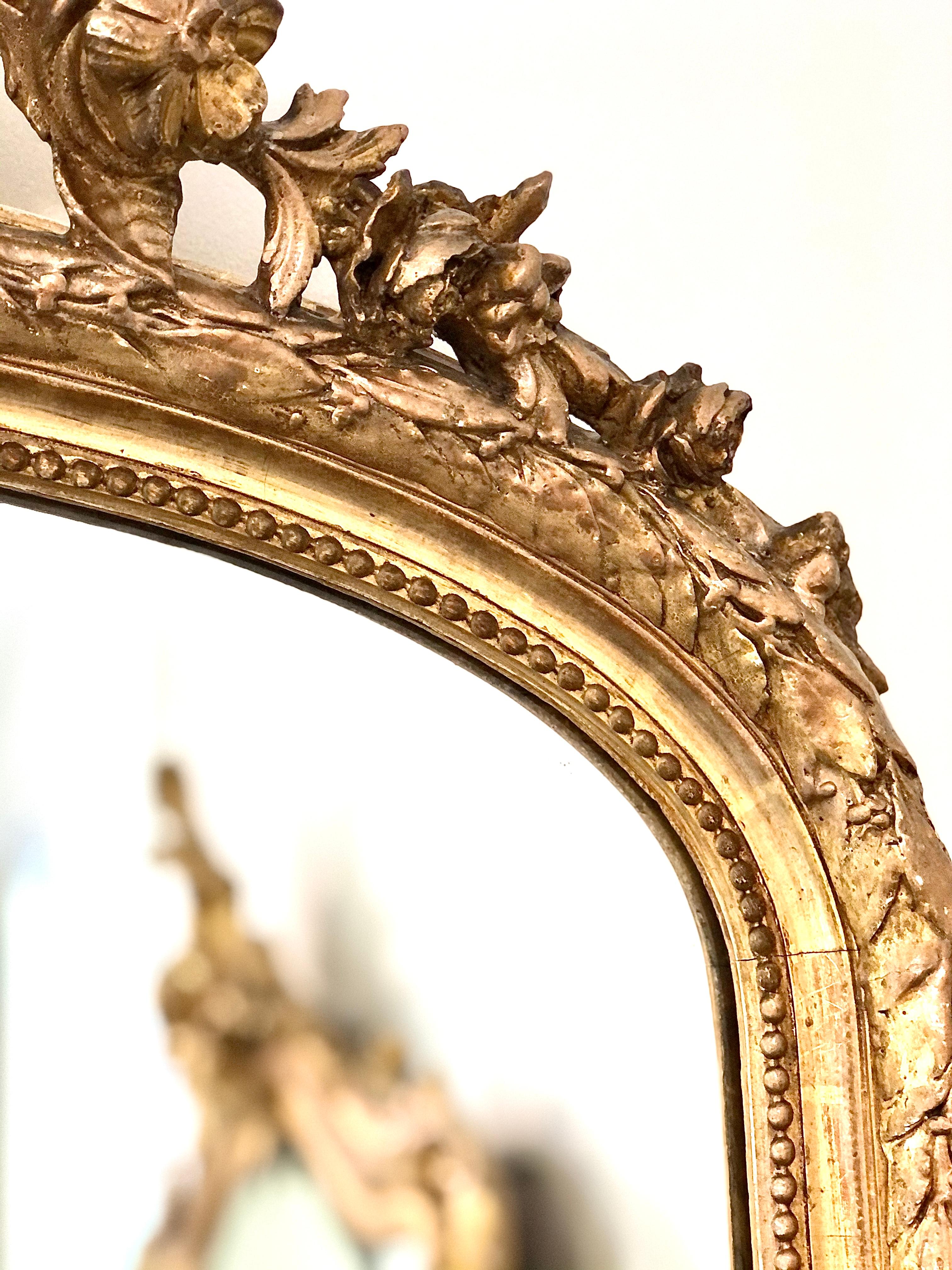 19. Jahrhundert Grand Louis XVI Stil vergoldeter Spiegel (Neoklassisch) im Angebot