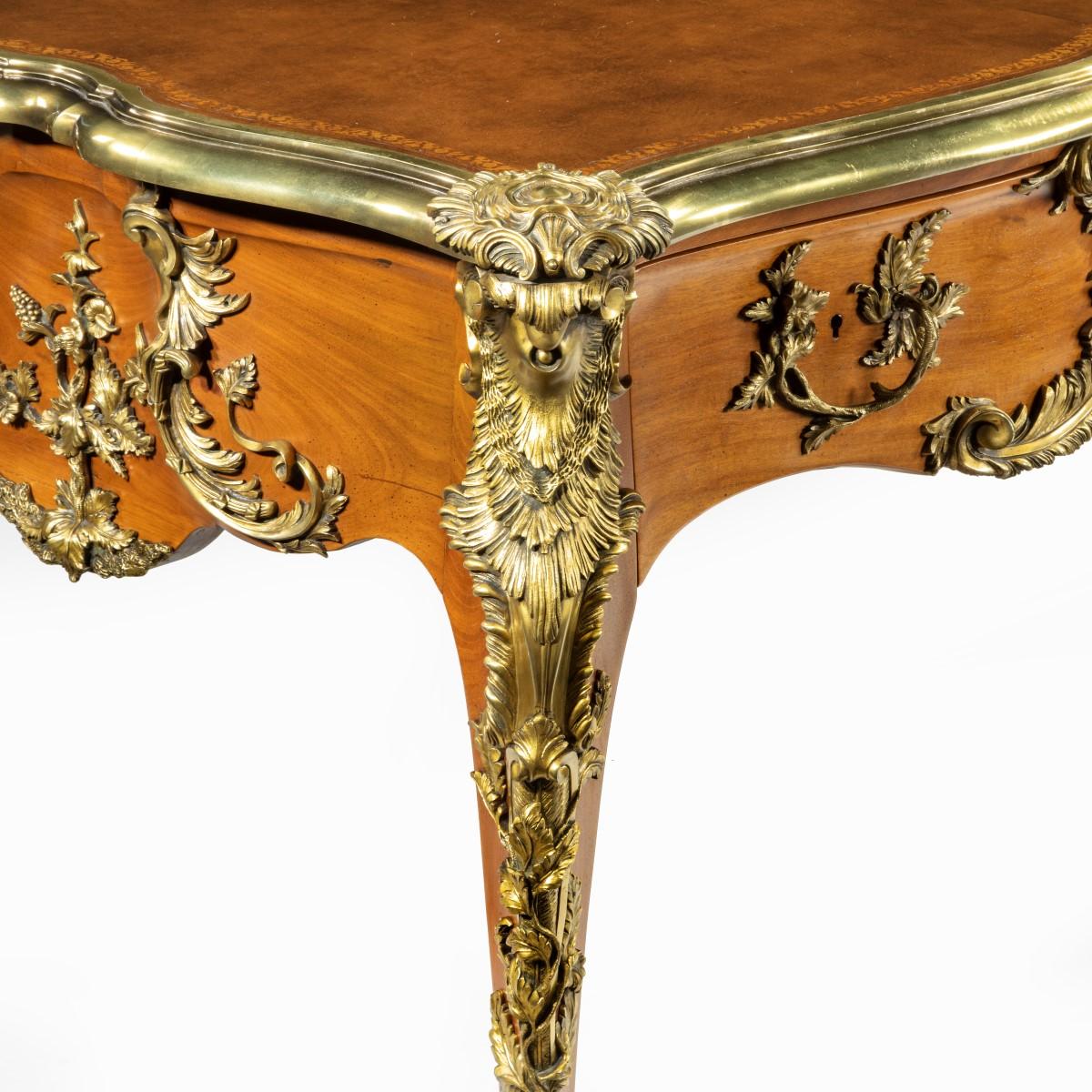 Outstanding Louis XV-Style Mahogany Bureau Plat For Sale 3