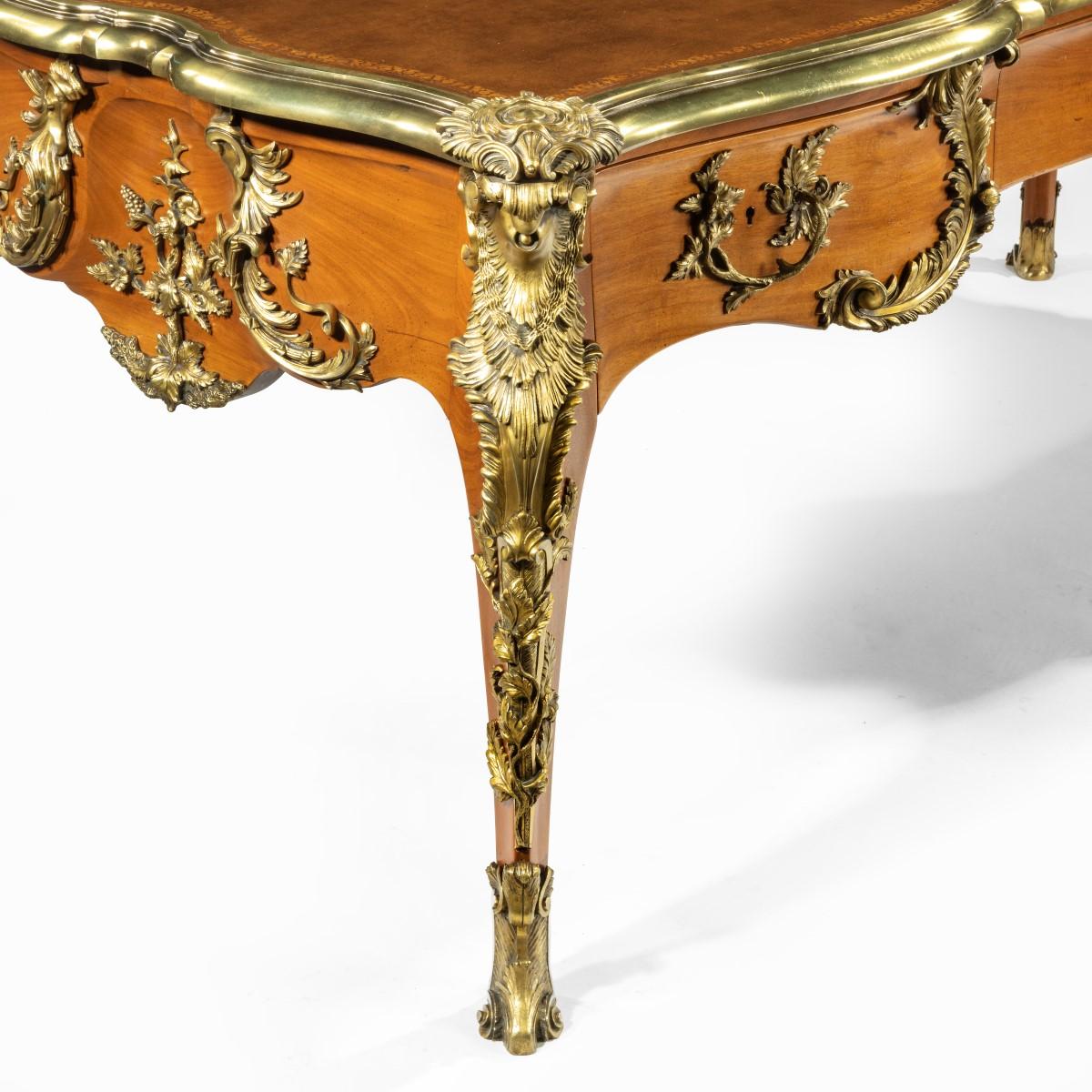 Outstanding Louis XV-Style Mahogany Bureau Plat For Sale 10