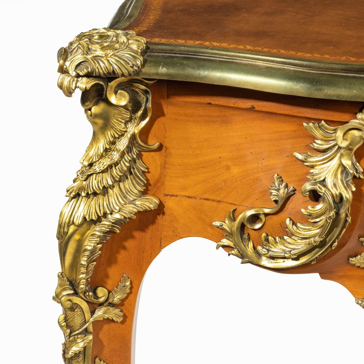 Eccezionale Bureau Plat in mogano in stile Luigi XV in vendita 2