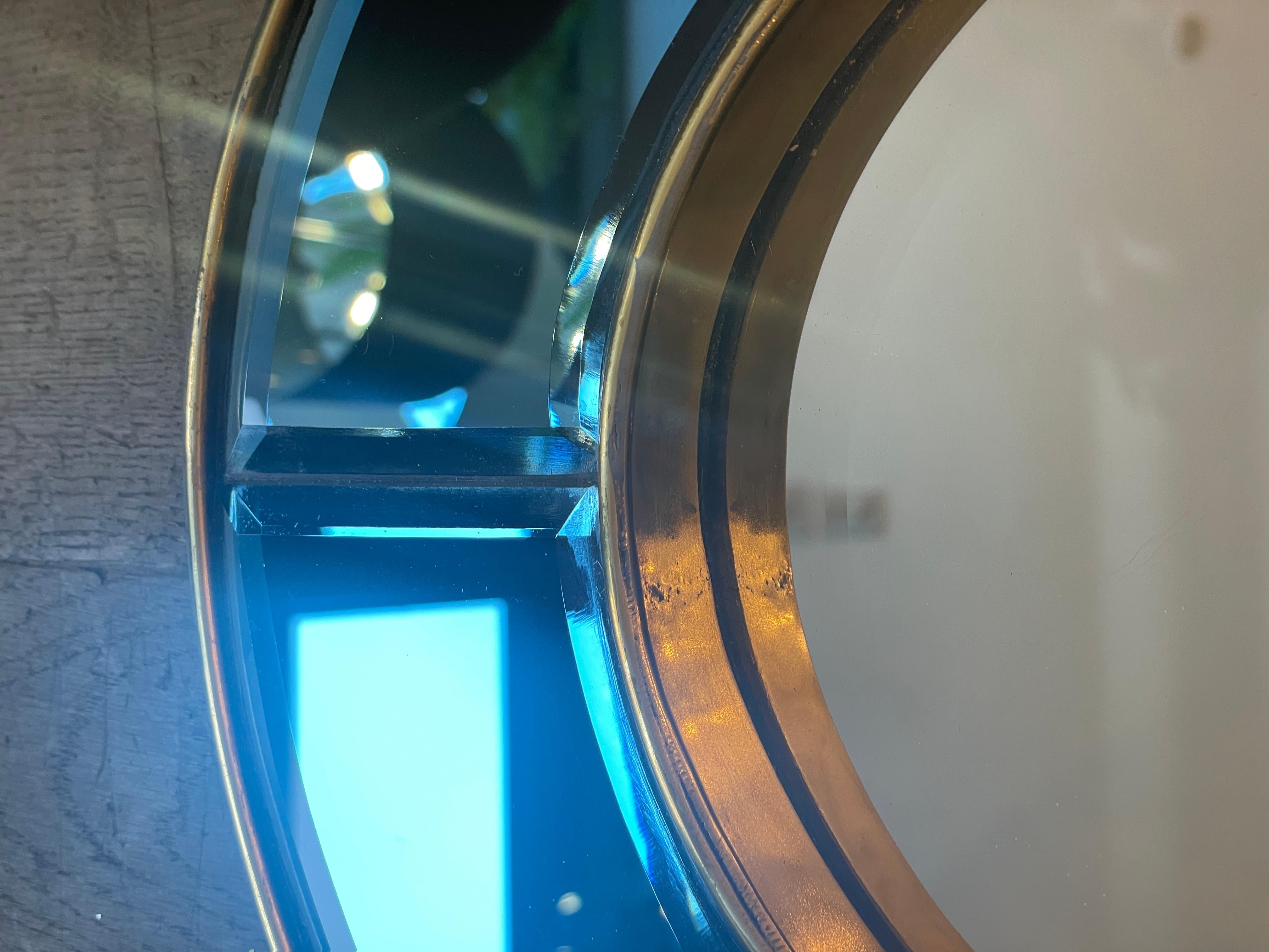 Miroir ovale à panneaux bleus et encadrement en laiton  Bon état - En vente à London, GB