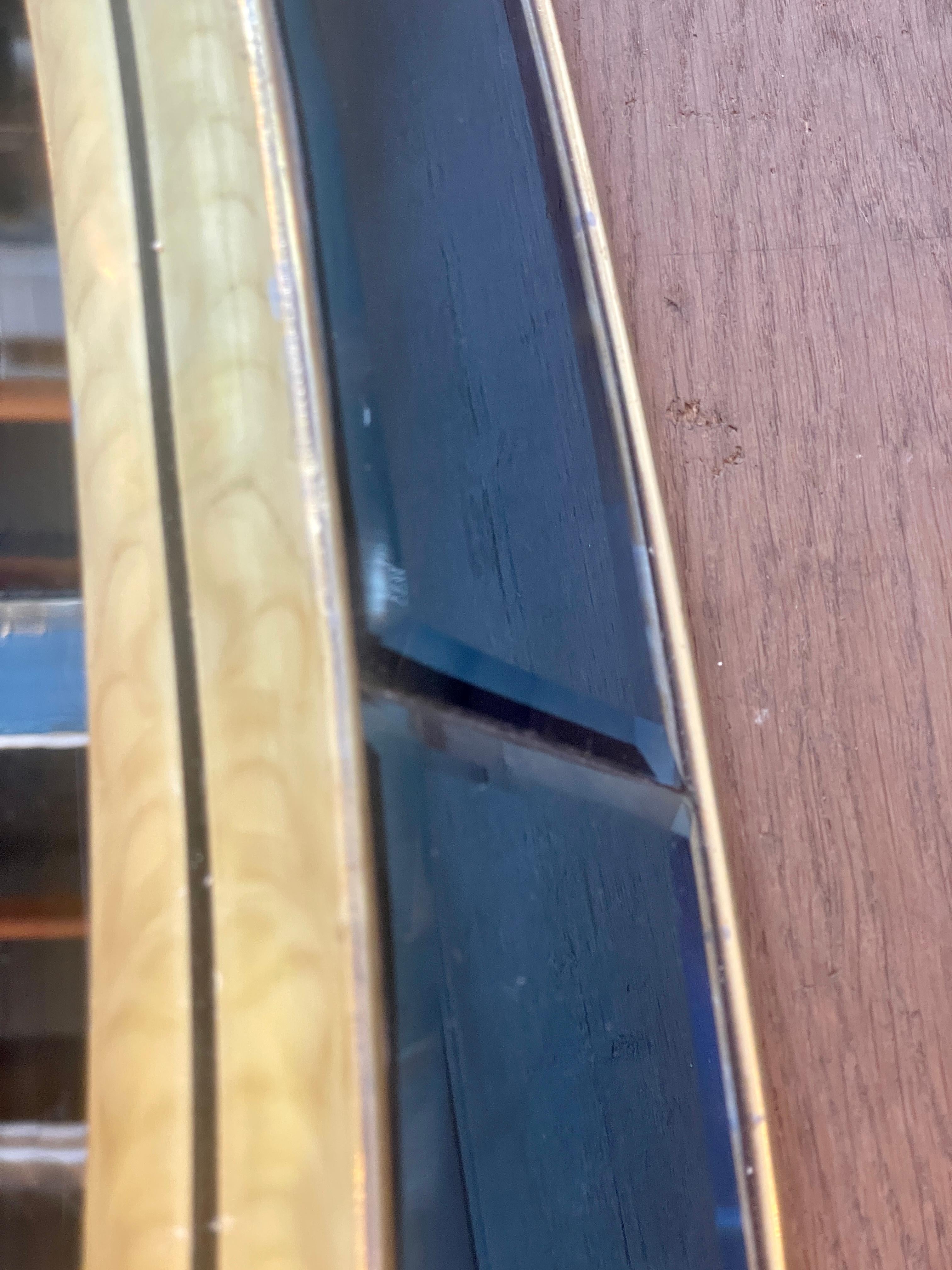 Specchio ovale blu con cornice in ottone in vendita 1