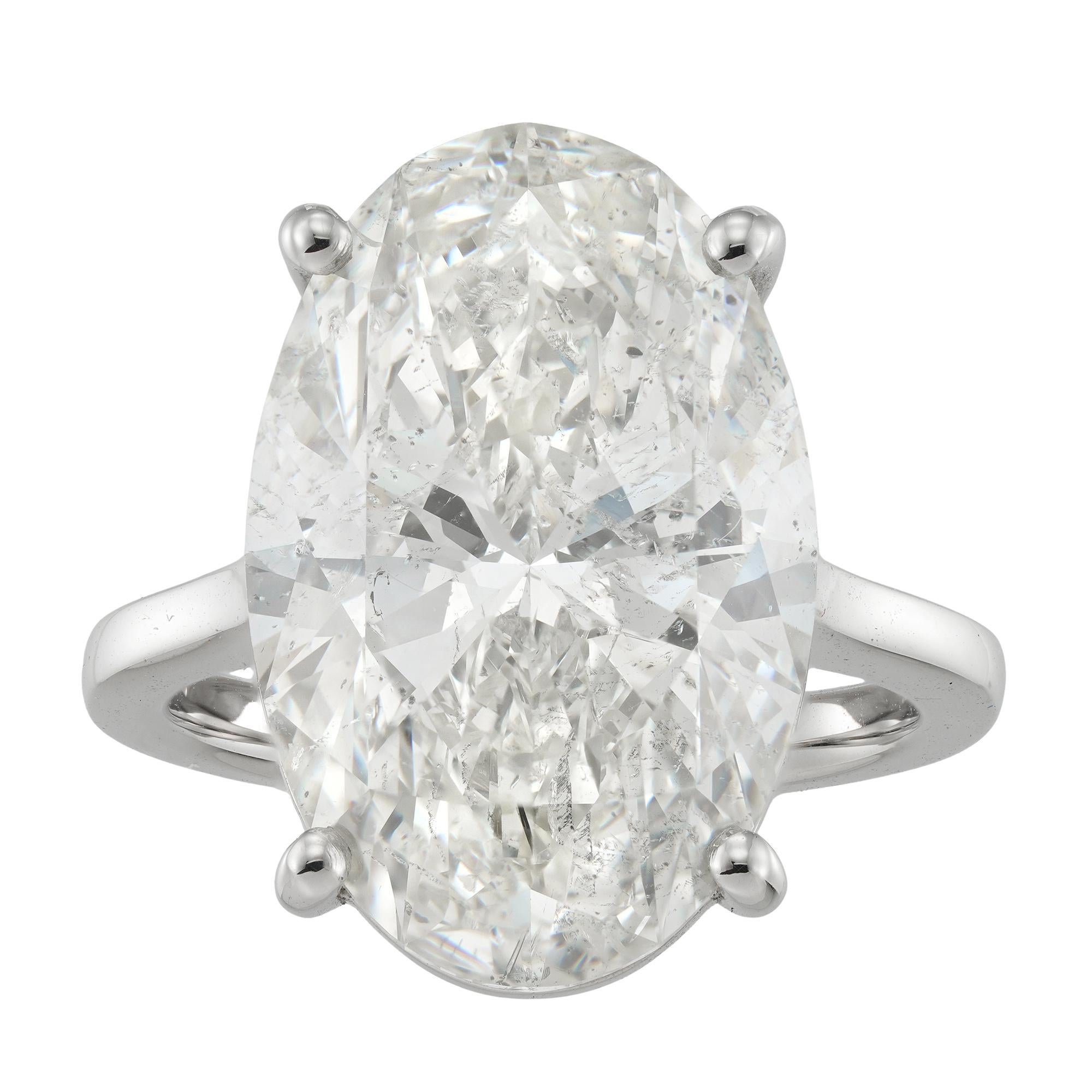 Bague solitaire en diamant de taille ovale
