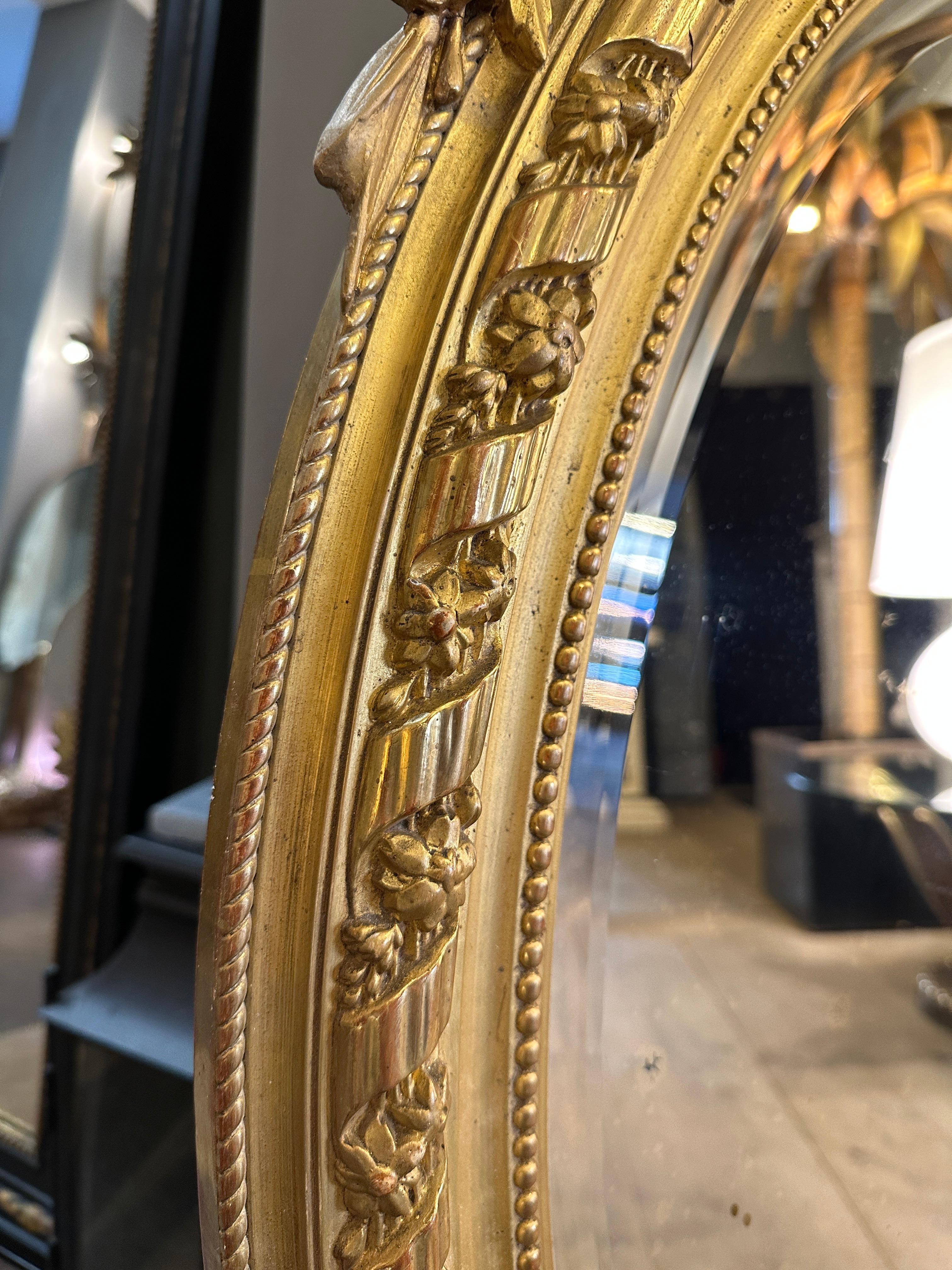 An Oval Gold Gilt French Napoleon III Antique Mirror  For Sale 4