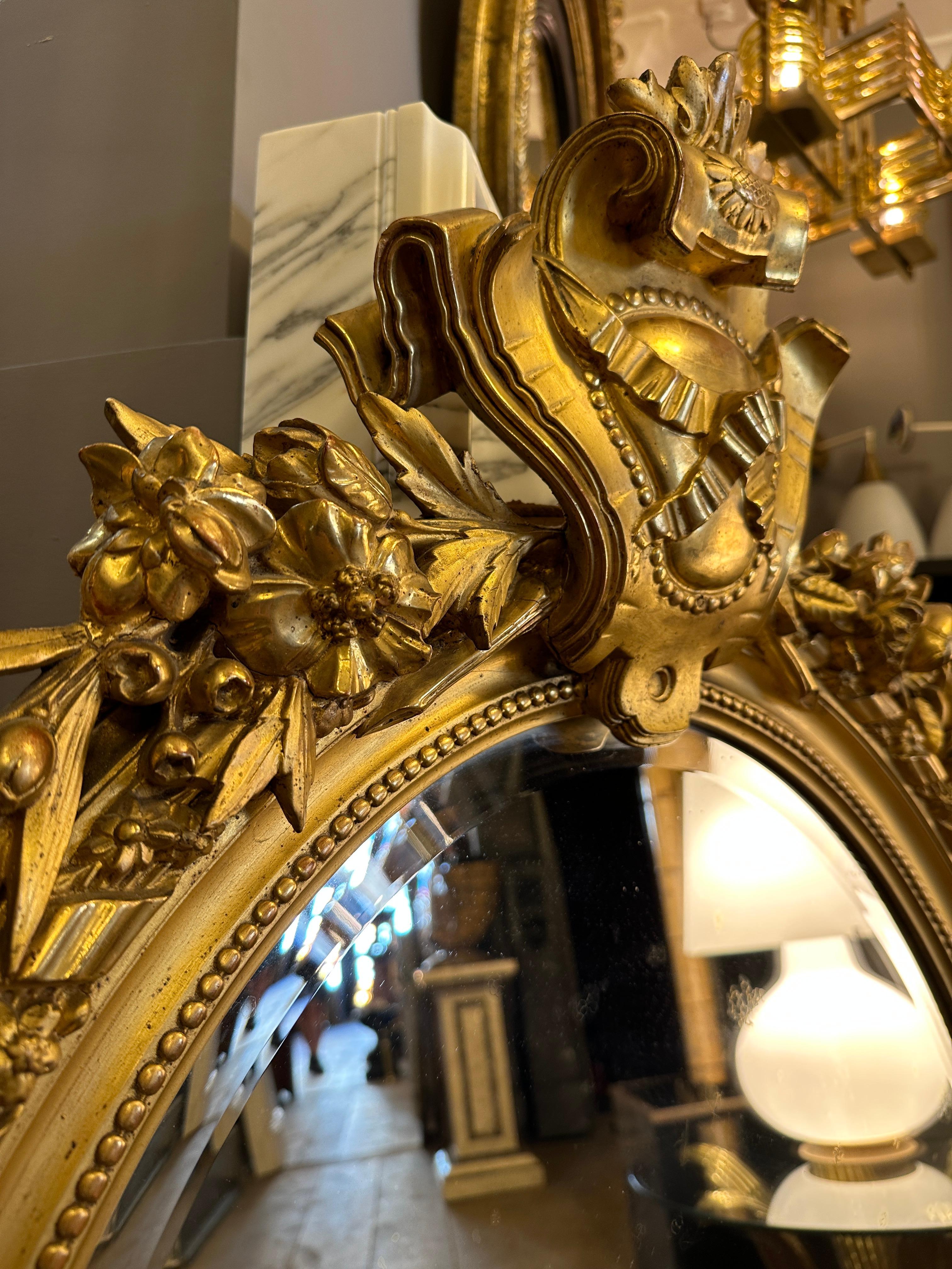An Oval Gold Gilt French Napoleon III Antique Mirror  For Sale 7