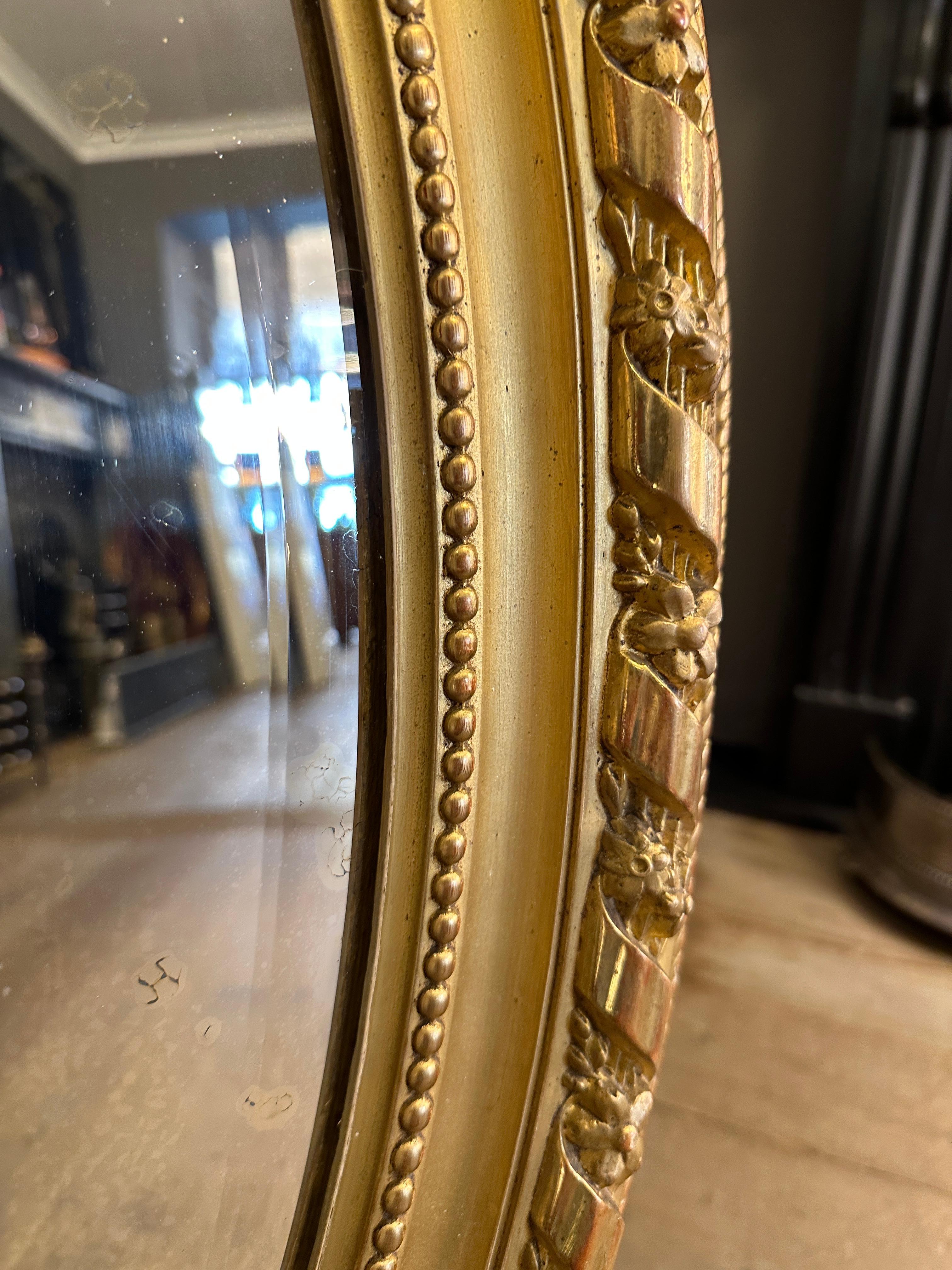 Ovaler vergoldeter französischer Antique Mirror Napoleon III (Vergoldetes Holz)