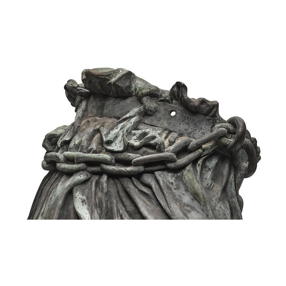 Demi-figure d'Andromède plus grande que nature en bronze patiné, gréco-romain, debout État moyen - En vente à Los Angeles, CA
