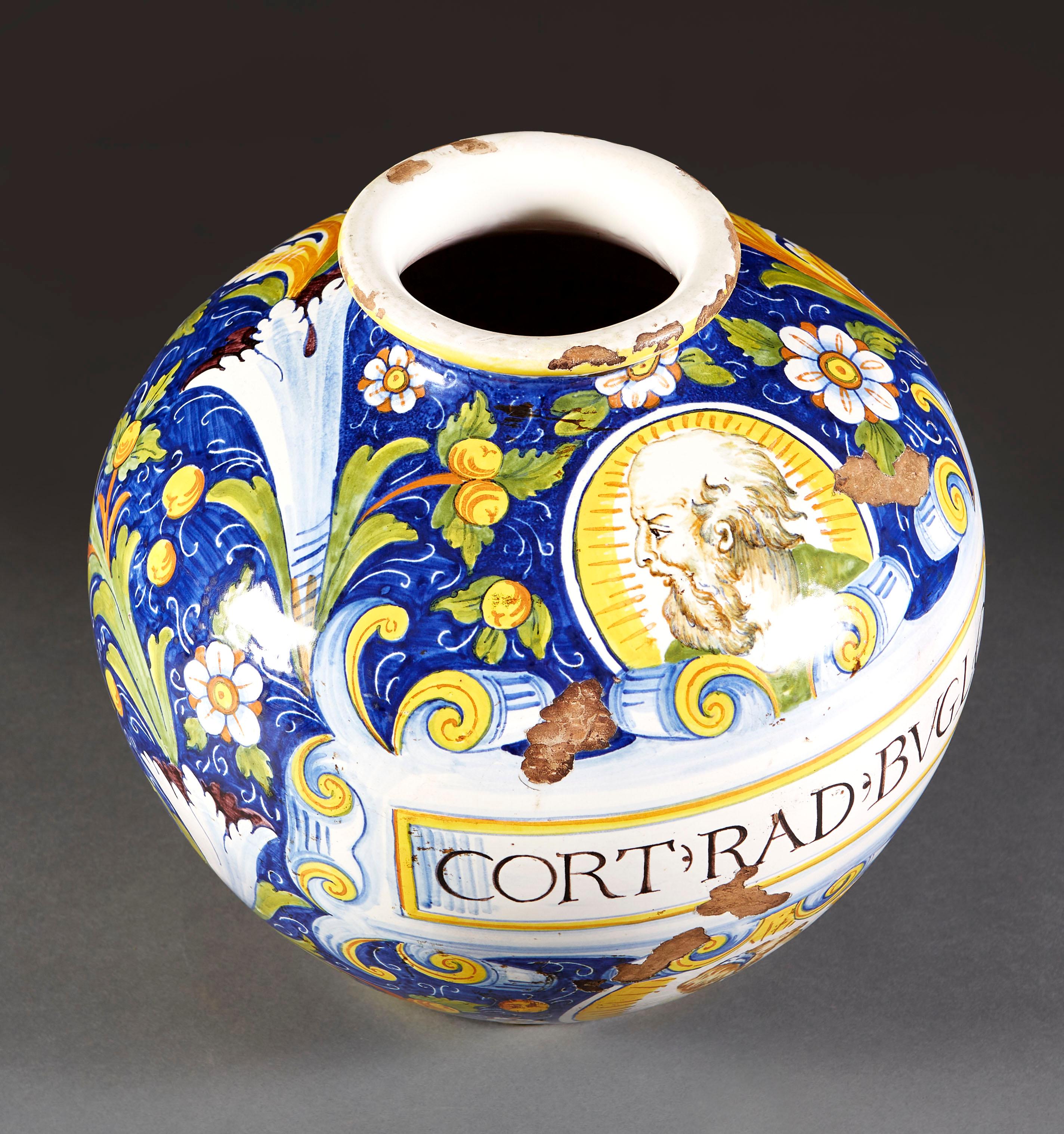 Vaso in ceramica Faience di dimensioni eccessive In condizioni buone in vendita a London, GB