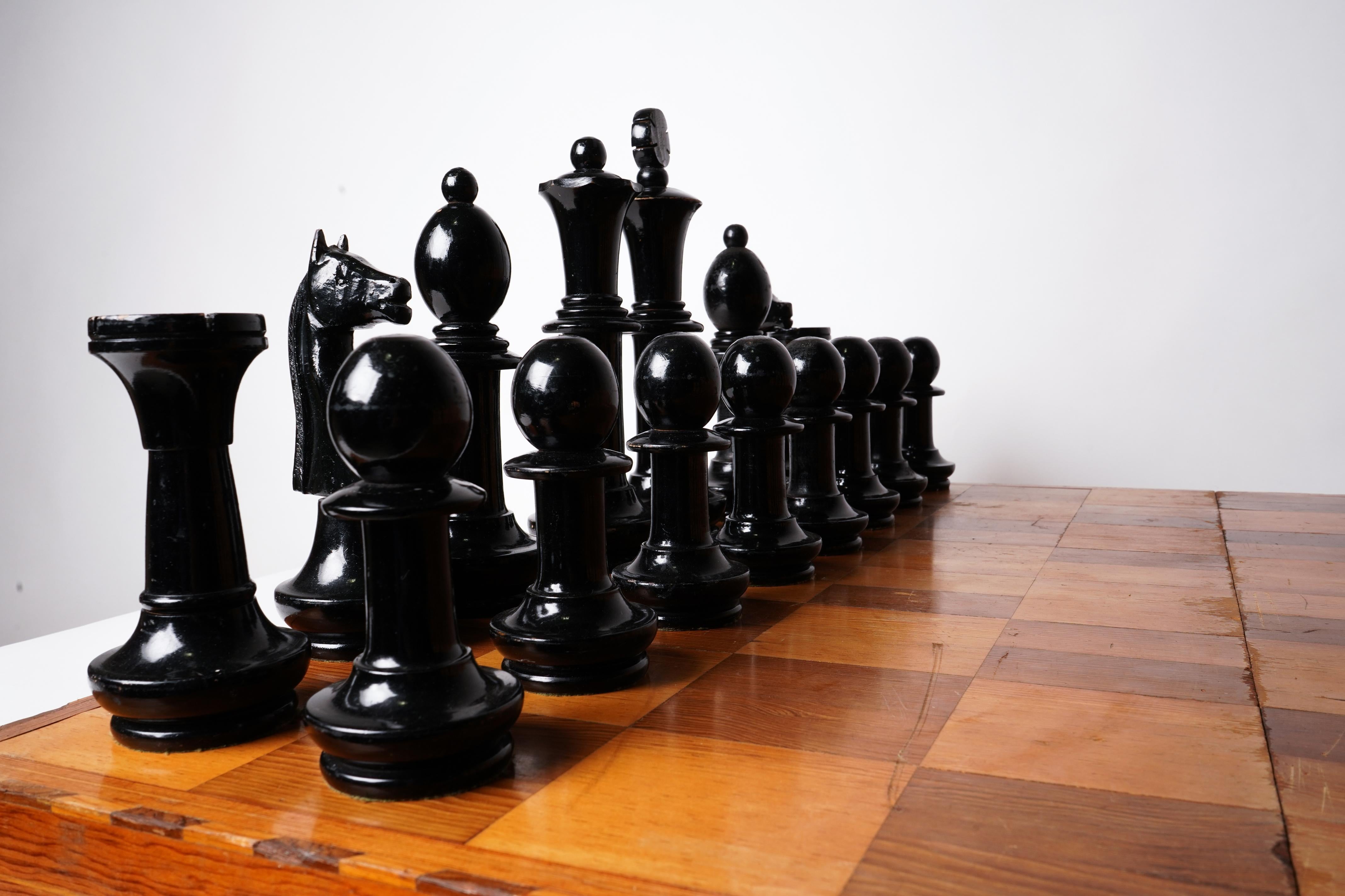 Oversize Chess Set in Lacquered Wood In Good Condition In Chicago, IL