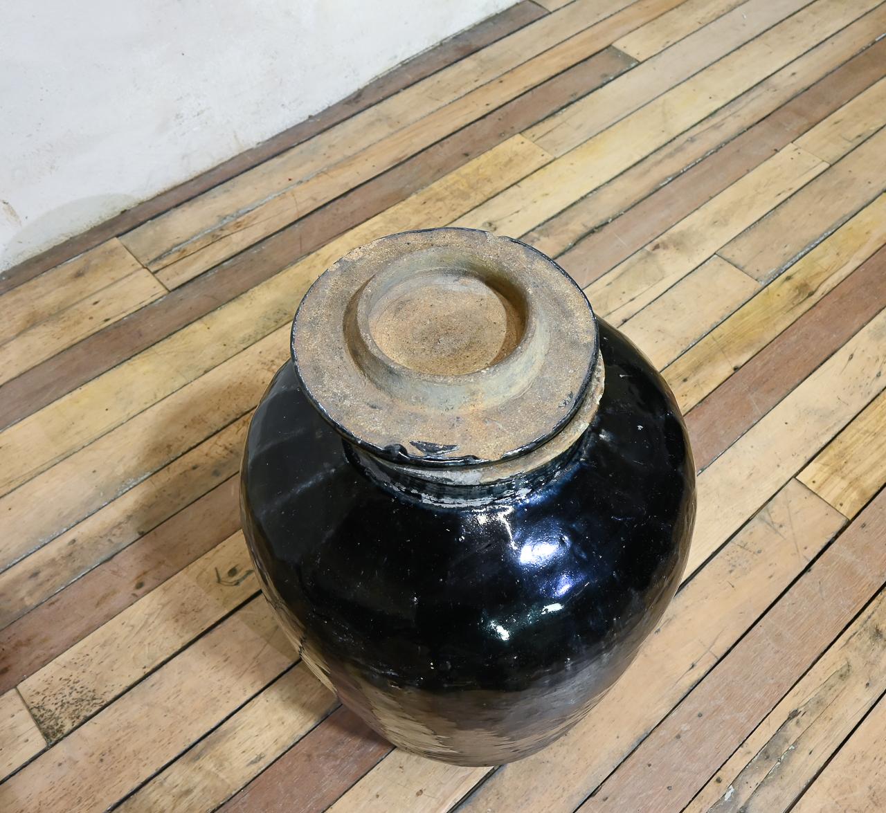 19th Century Chinese  Ceramic Rice Wine Jar - With Cover For Sale 11