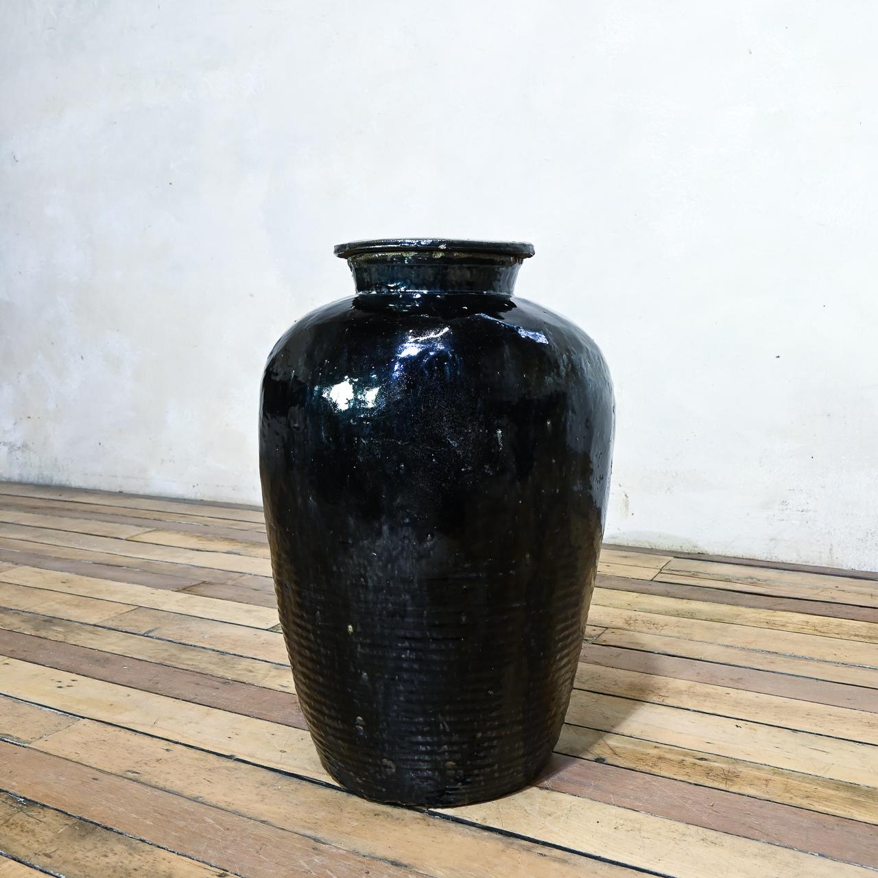 19th Century Chinese  Ceramic Rice Wine Jar - With Cover For Sale 12