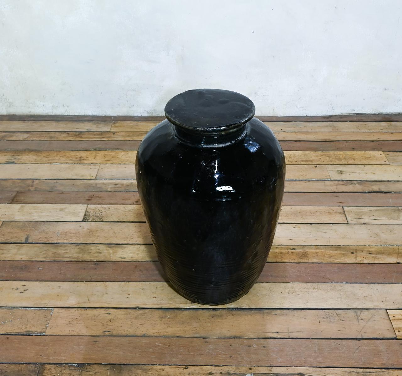 19th Century Chinese  Ceramic Rice Wine Jar - With Cover For Sale 2