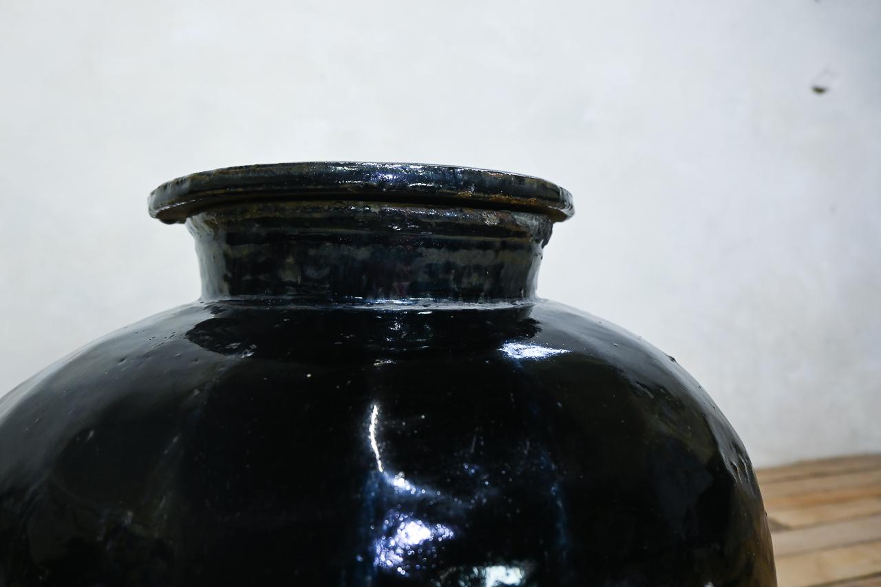 19th Century Chinese  Ceramic Rice Wine Jar - With Cover For Sale 4