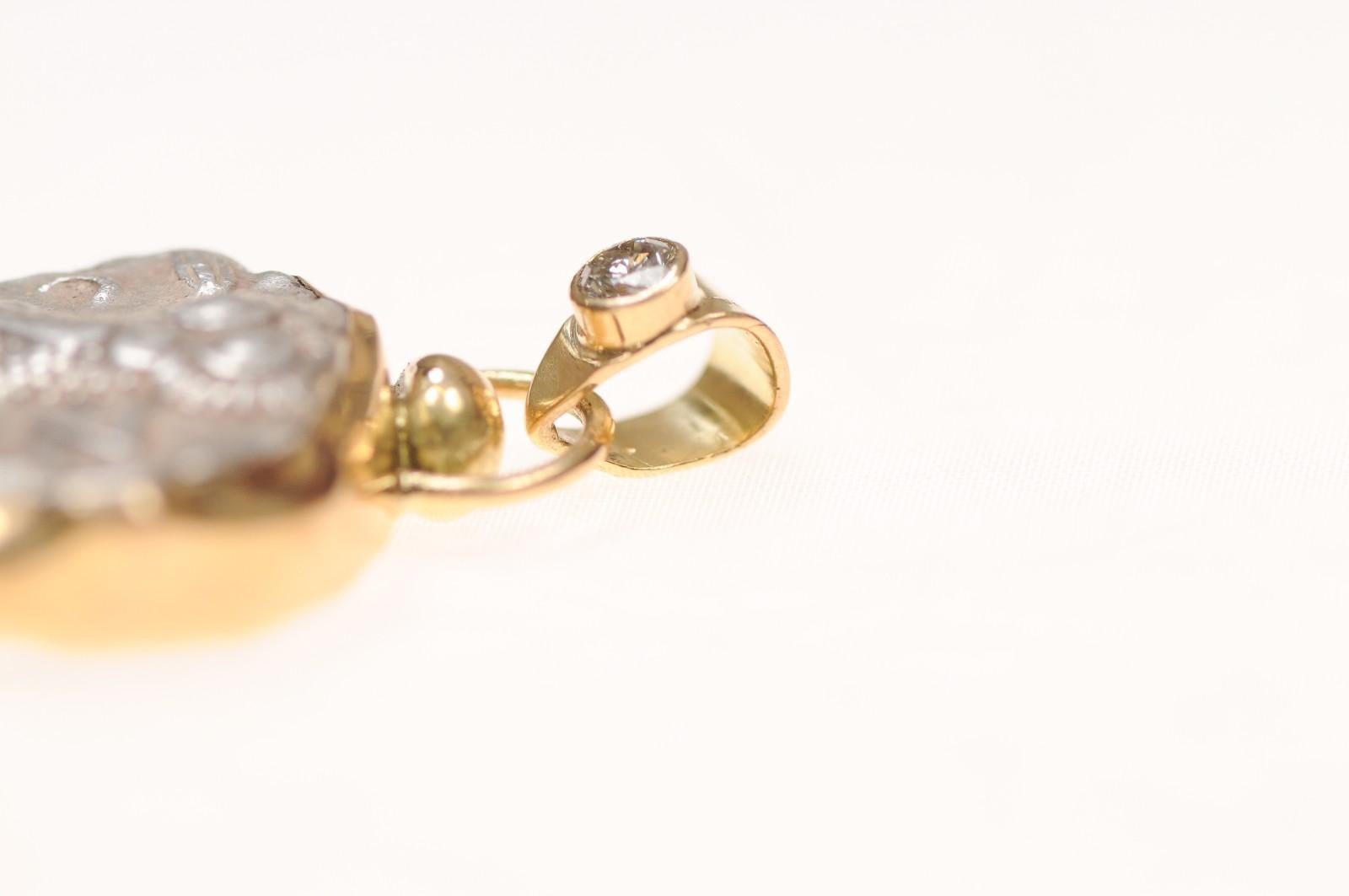 An Owl [coin] Pendant with Round Diamond in 18 karat gold For Sale 8