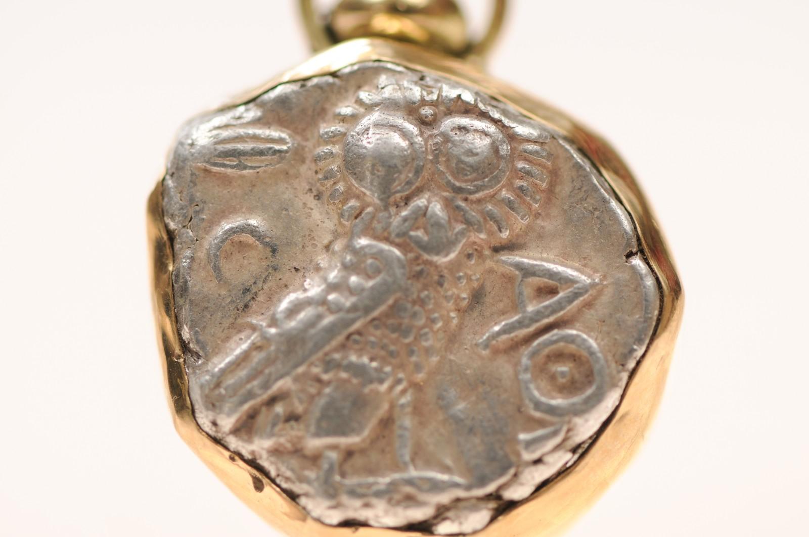 An Owl [coin] Pendant with Round Diamond in 18 karat gold For Sale 1