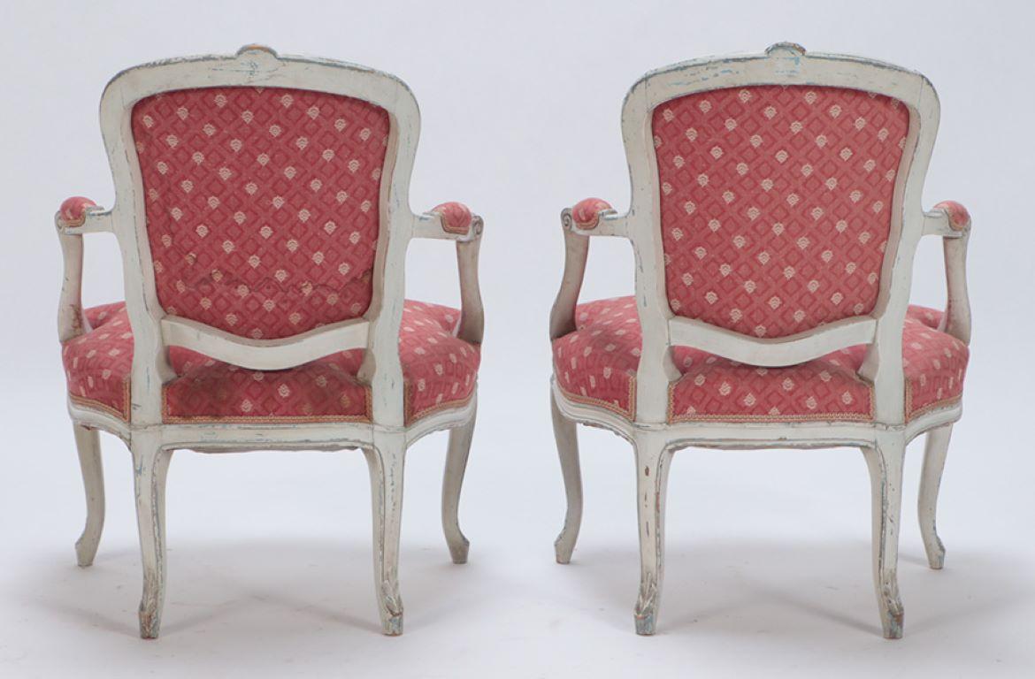 An pair of painted and carved  French Louis XV style open arm chairs circa 1900. For Sale 6
