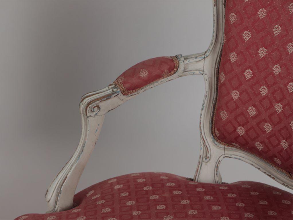 An pair of painted and carved  French Louis XV style open arm chairs circa 1900. For Sale 4