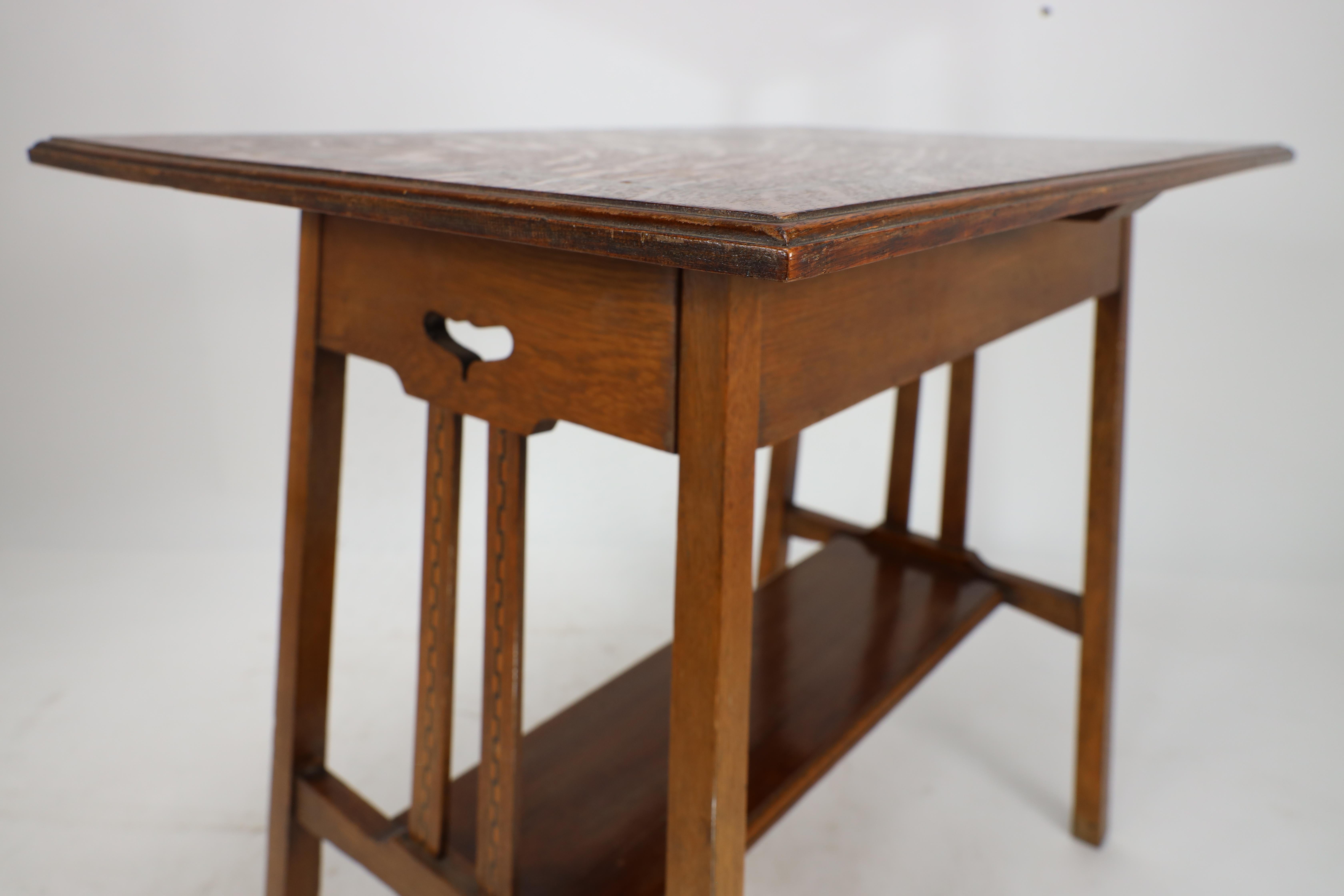 Arts & Crafts side table with oblong chequered inlaid top & curved aprons below. For Sale 6