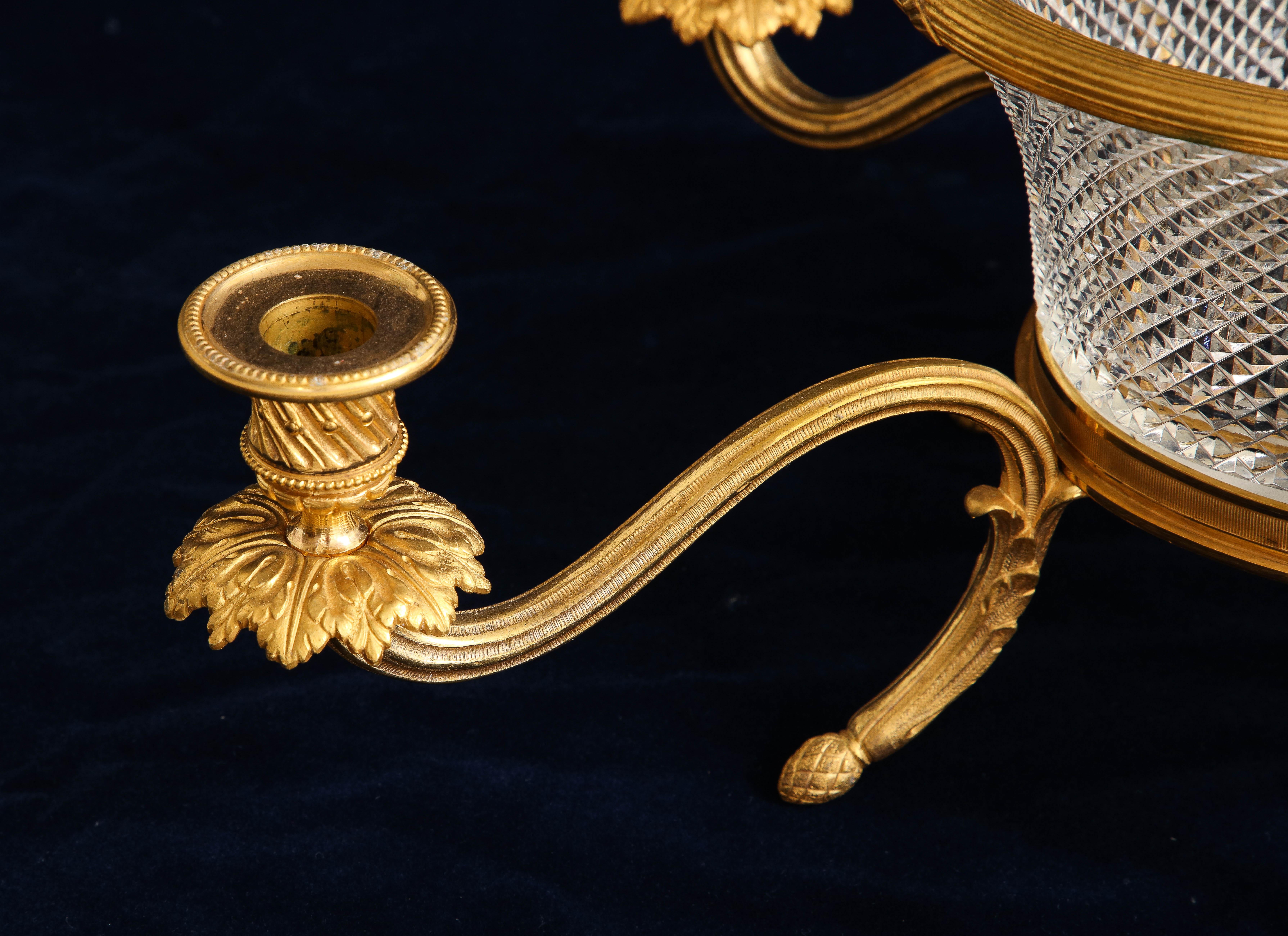 Fin du XIXe siècle Centre de table/chandelier inhabituel en cristal monté sur bronze doré du 19ème siècle. en vente