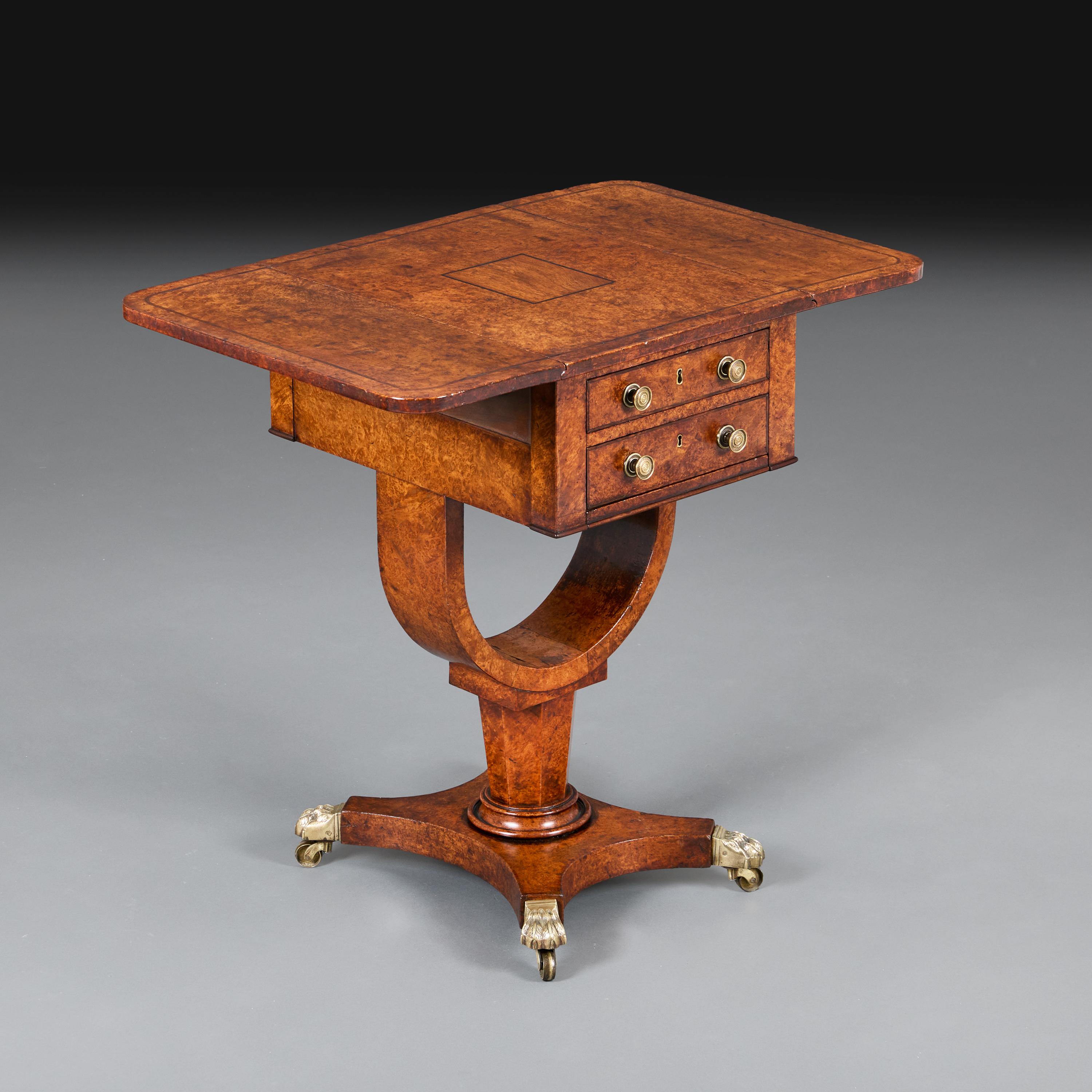 Anglais Table d'appoint inhabituelle en Oak Oak Pollard du 19ème siècle en vente